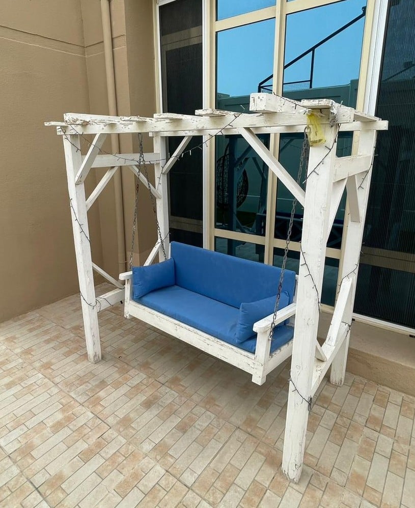 Outdoor Swing & Table - Image 3