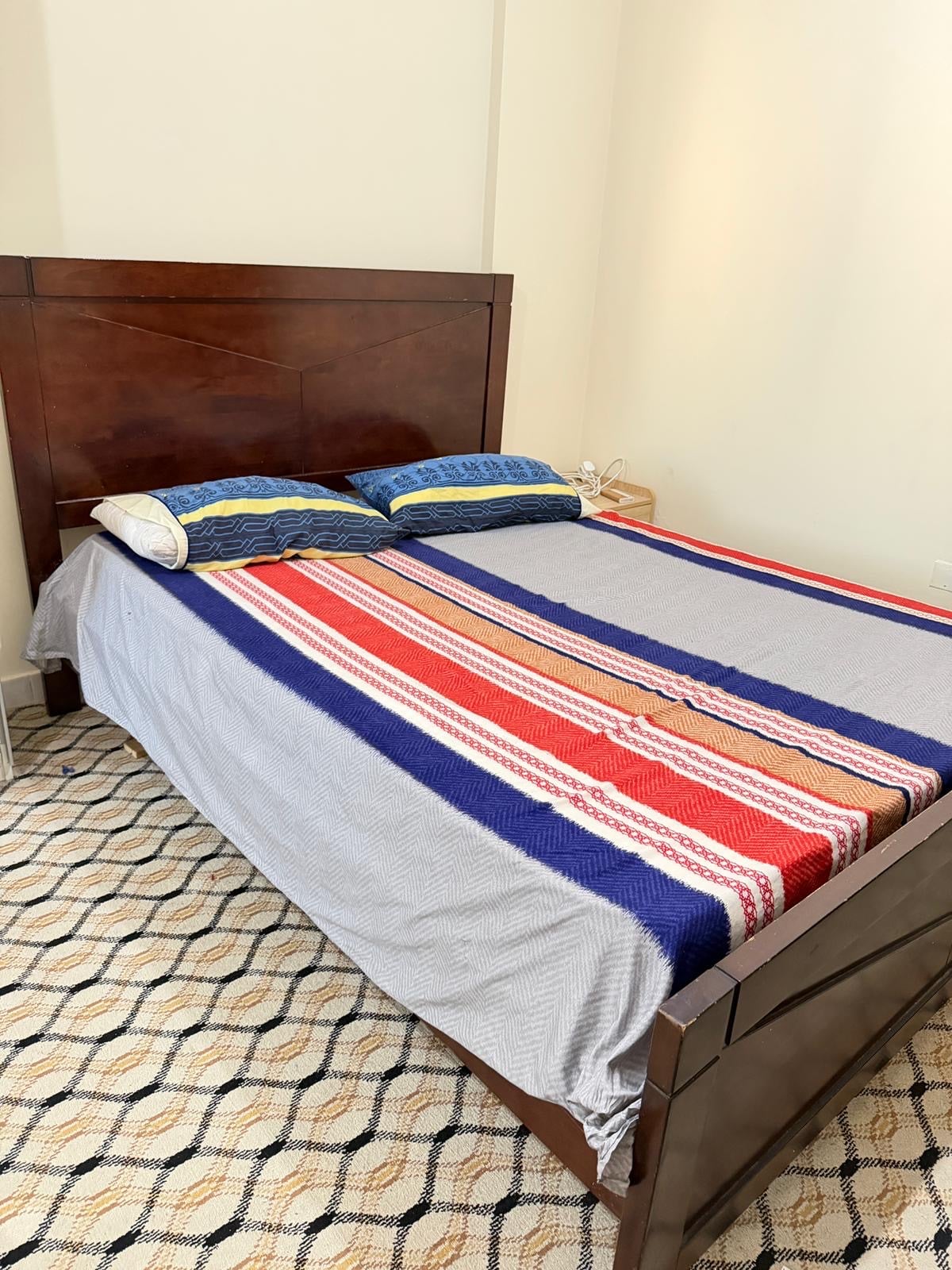 Bed with matress for sale - Image 2