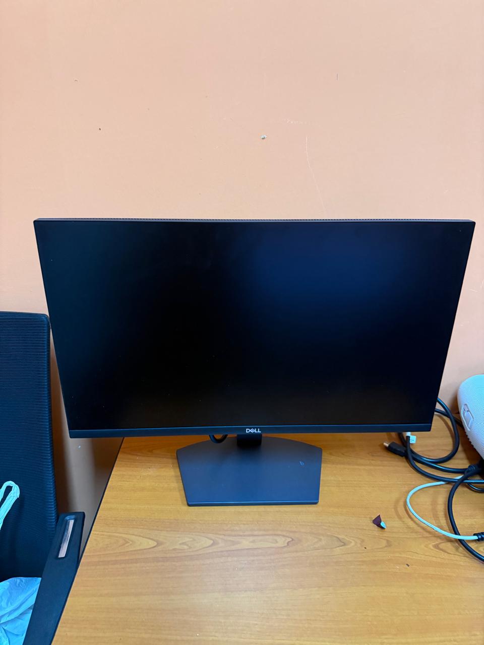 Dell P2421 Monitor for sale in excellent condition - Image 5