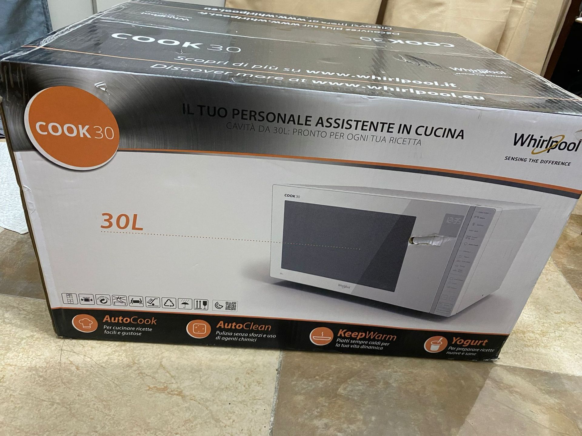 Whirlpool Microwave 30L - Image 2