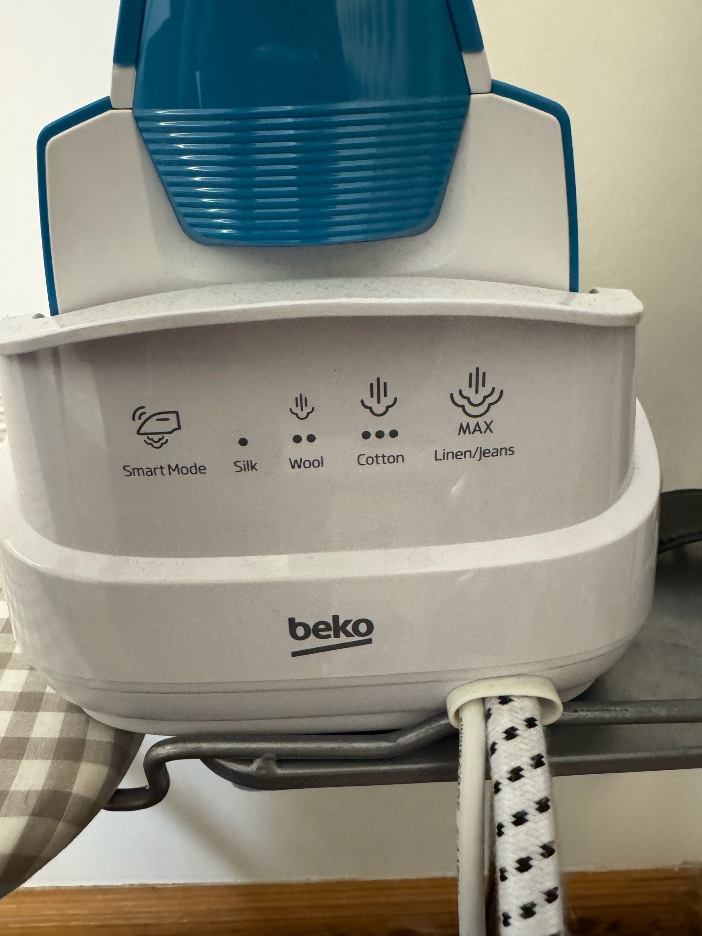 Steam Iron 2400W - Image 2