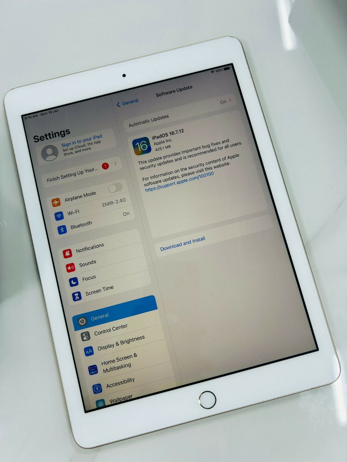 i Pad 5th generation 32 Gb - Image 4