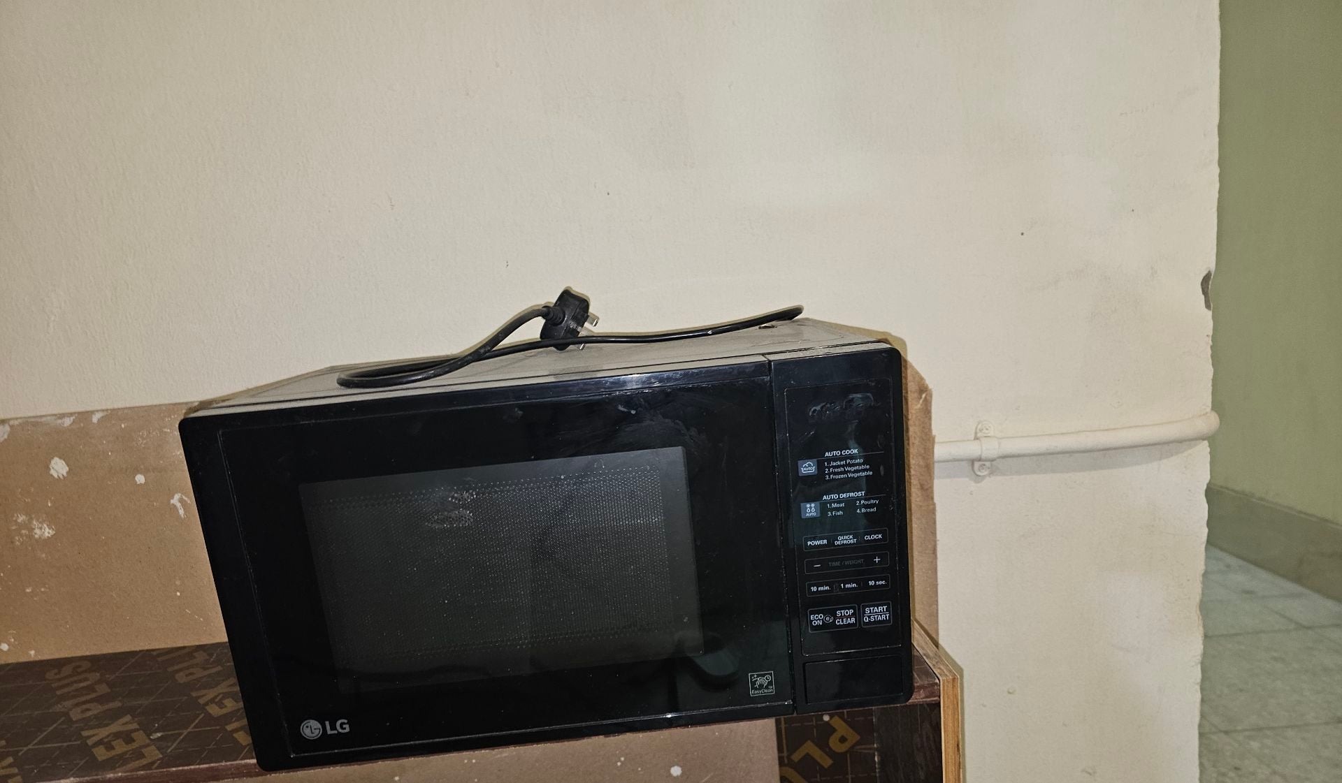 LG Microwave oven - Image 3