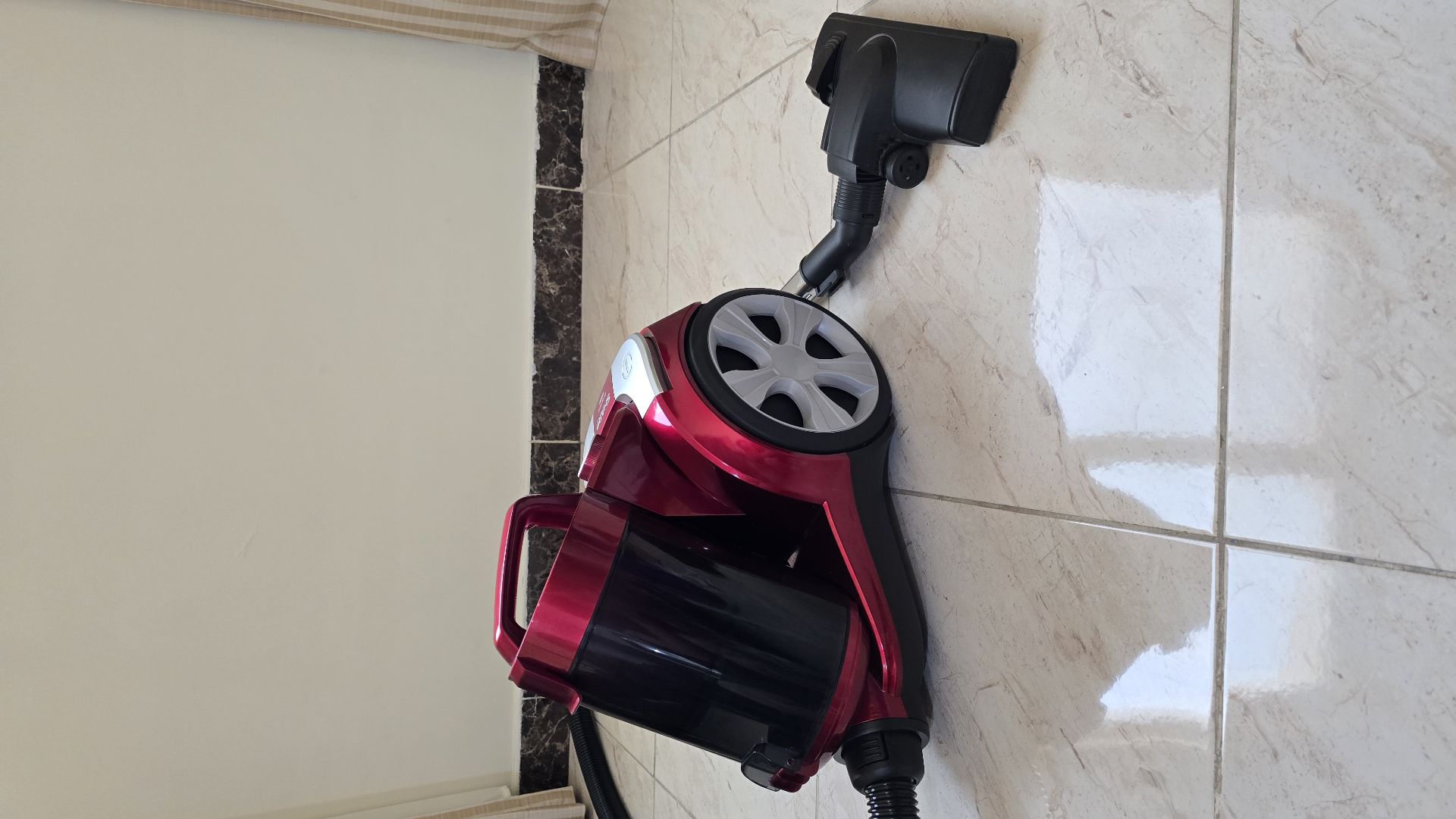 Vacuum Cleaner SHARP - with dust container and suction power control - Image 3