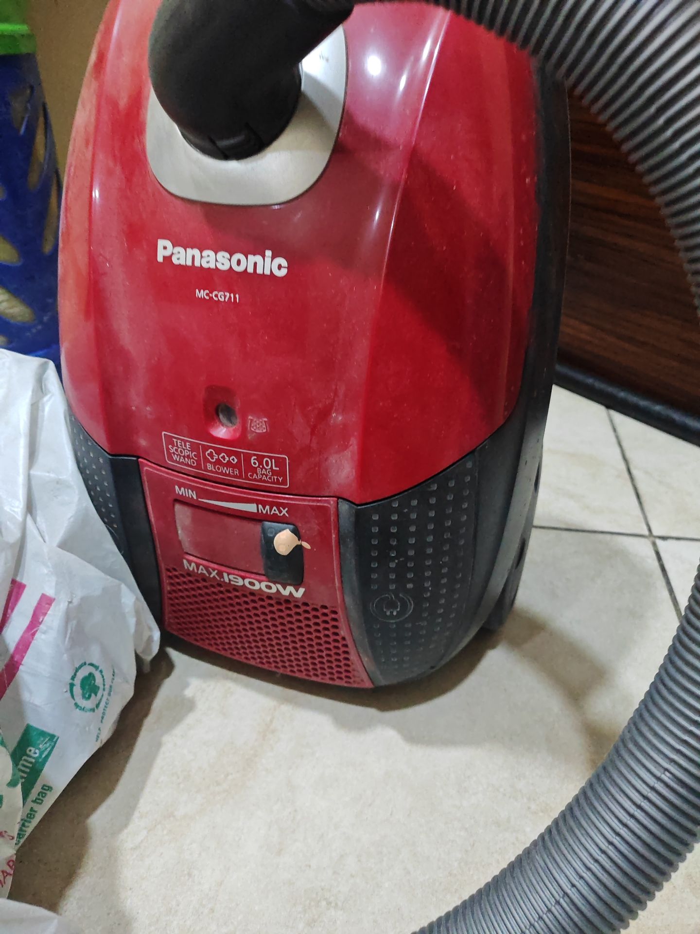 1900 w vaccum cleaner  - Image 4