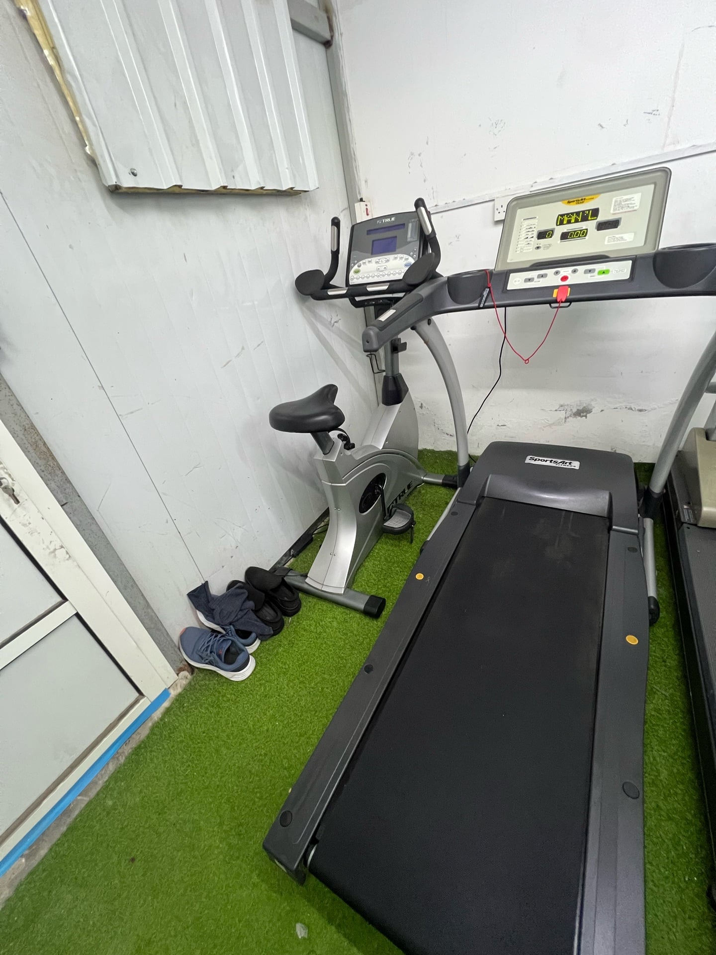 Treadmill sports art  - Image 7