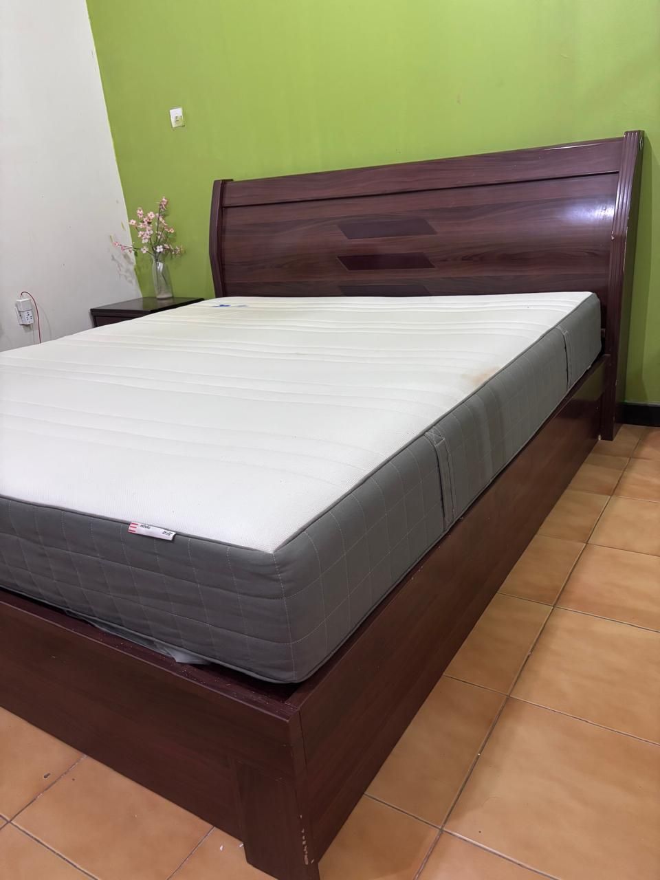 Heavy bed with IKEA mattress havog new. - Image 10