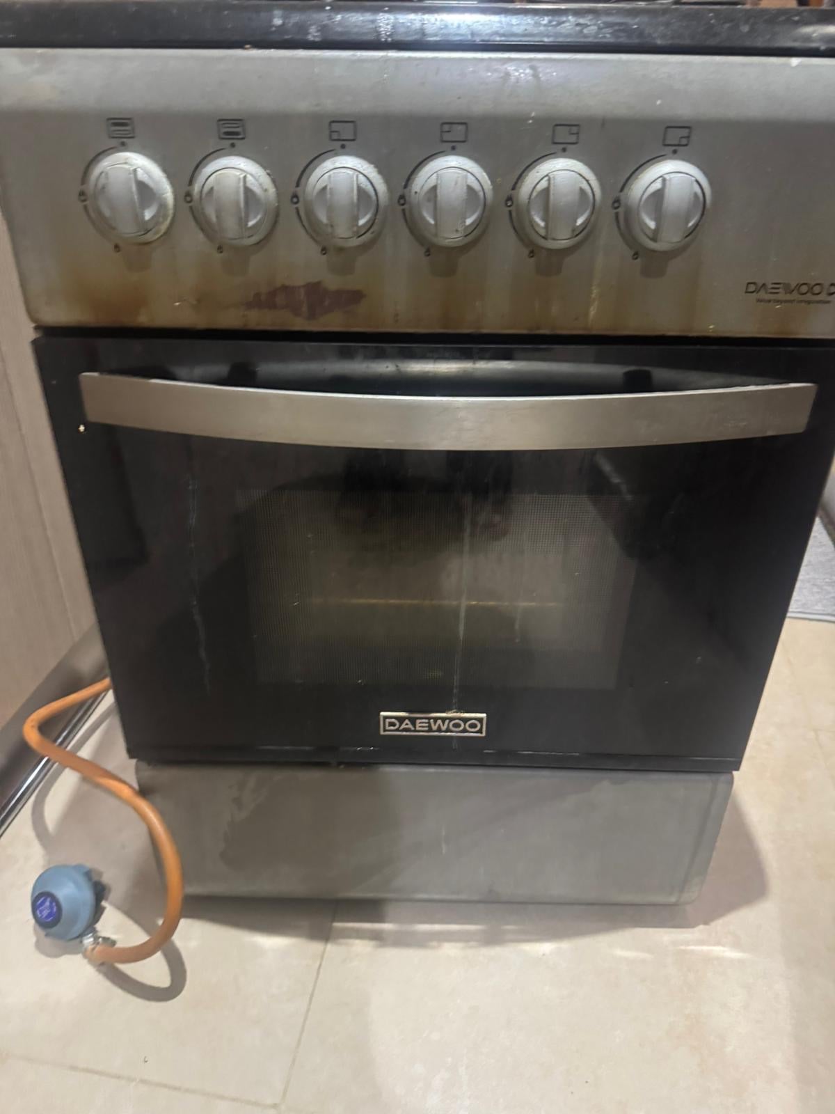 4 burners Cooking range + small gaz cylinder + regulator  - Image 3
