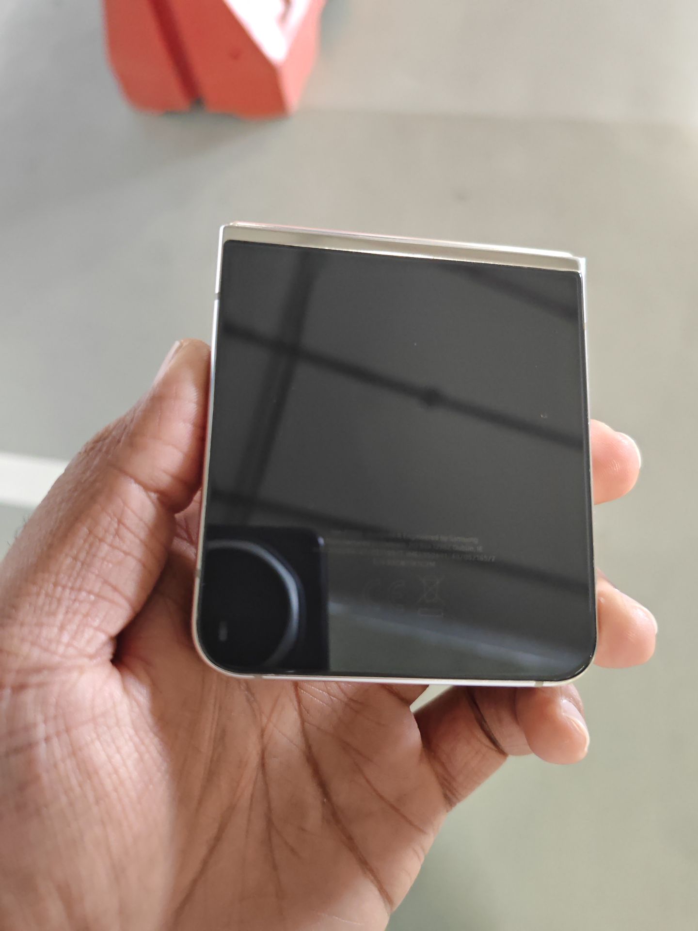 Samsung Flip 5, 8 GB ram, 256 GB - Image 1
