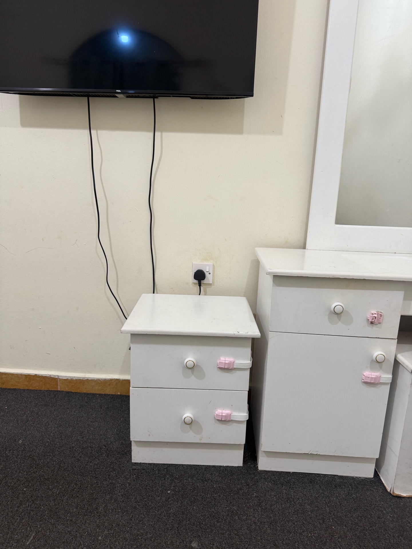 Bed With Dress table and Side table - Image 3