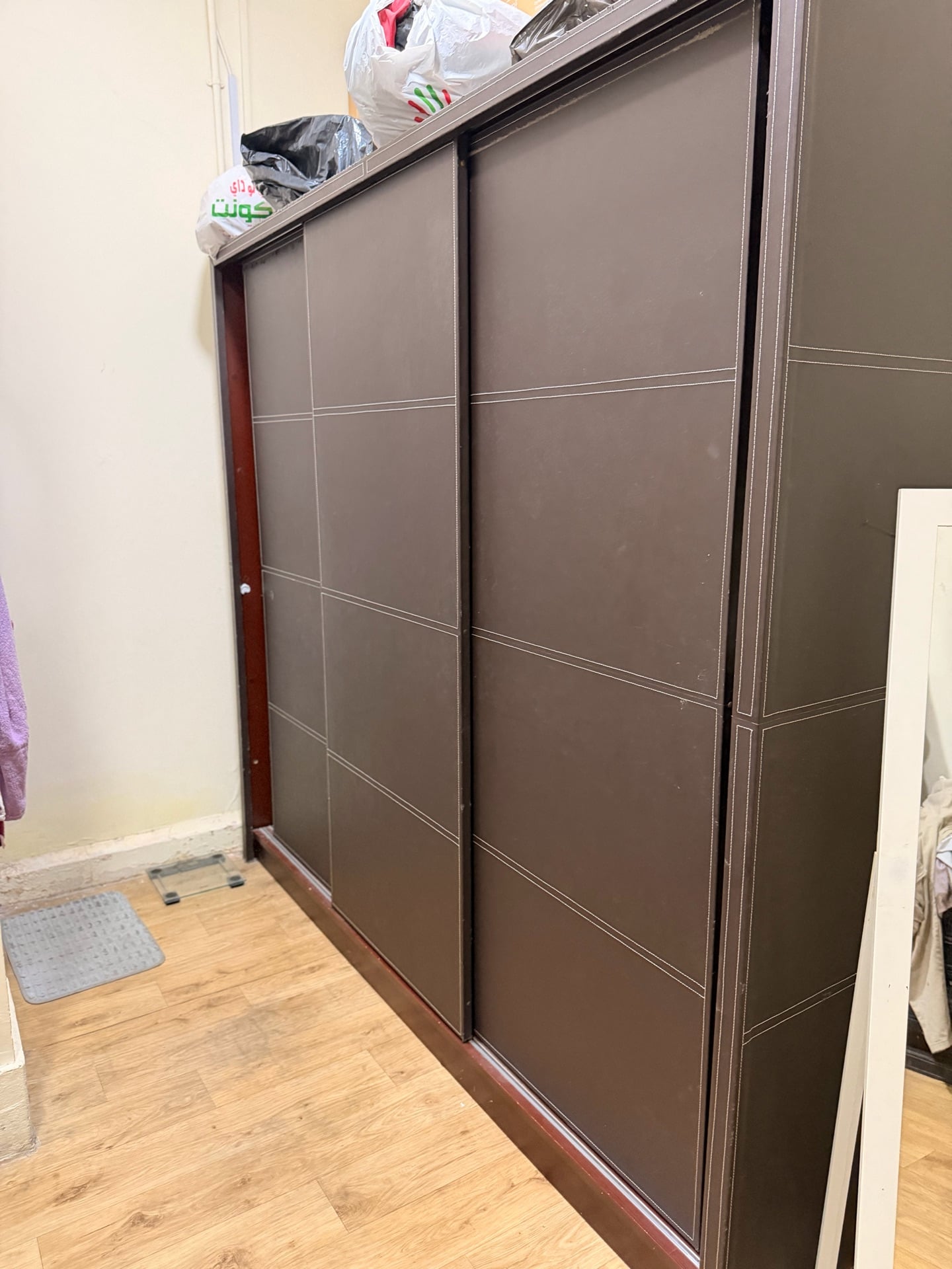 Wardrobe and dressing table - Image 1