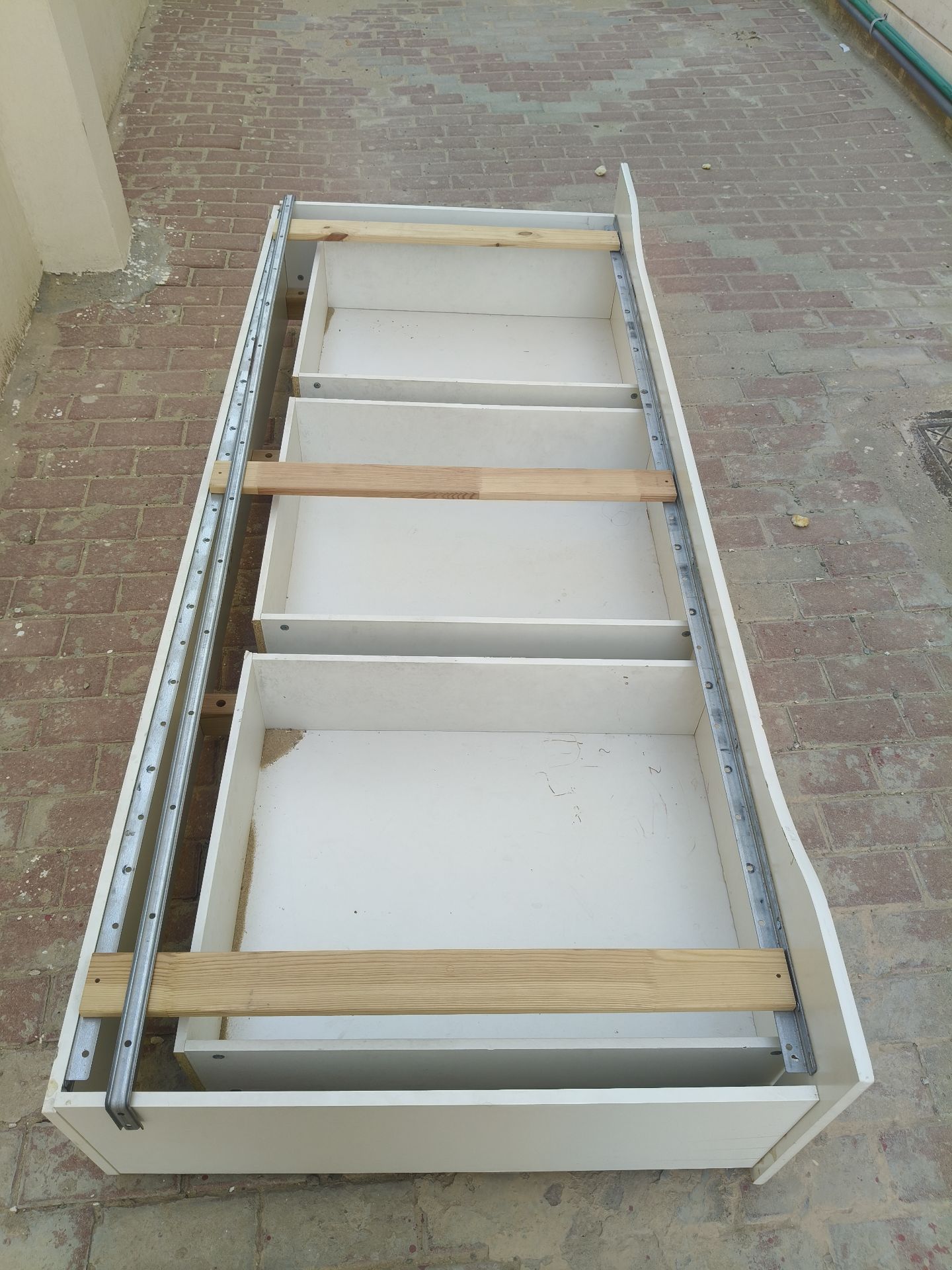 Single bed with storage underneath  - Image 4