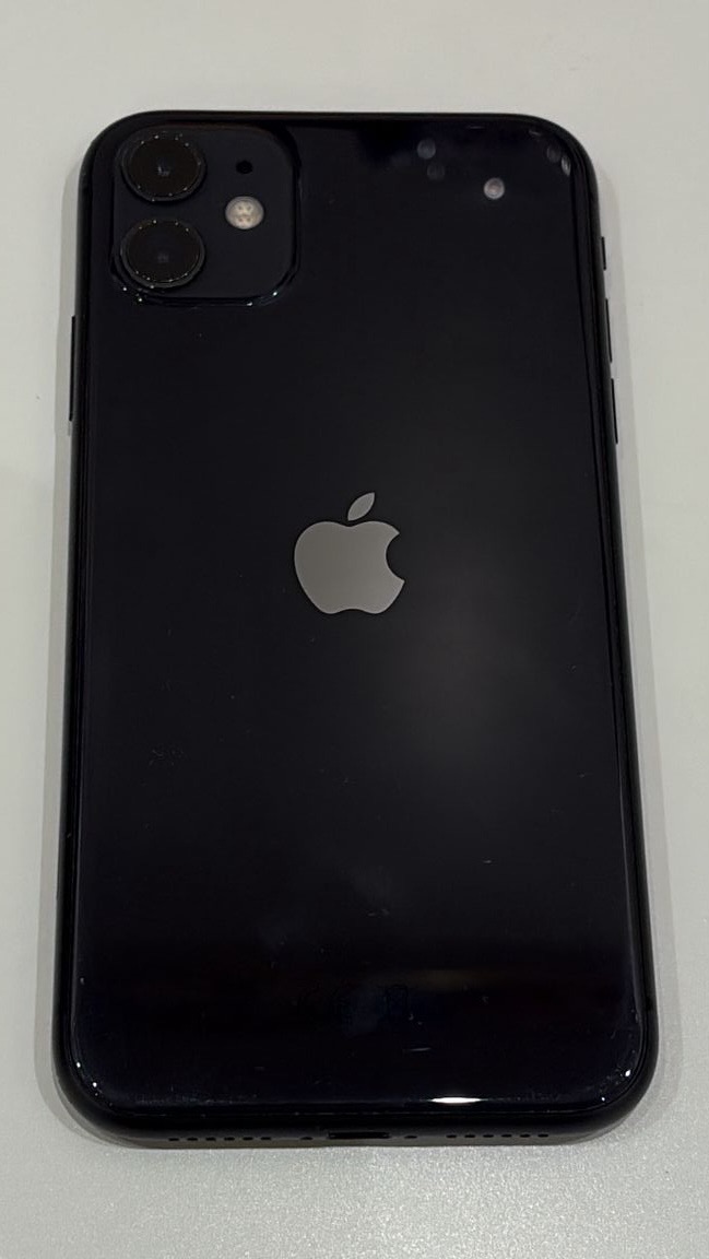 iPhone 11 - Image 1