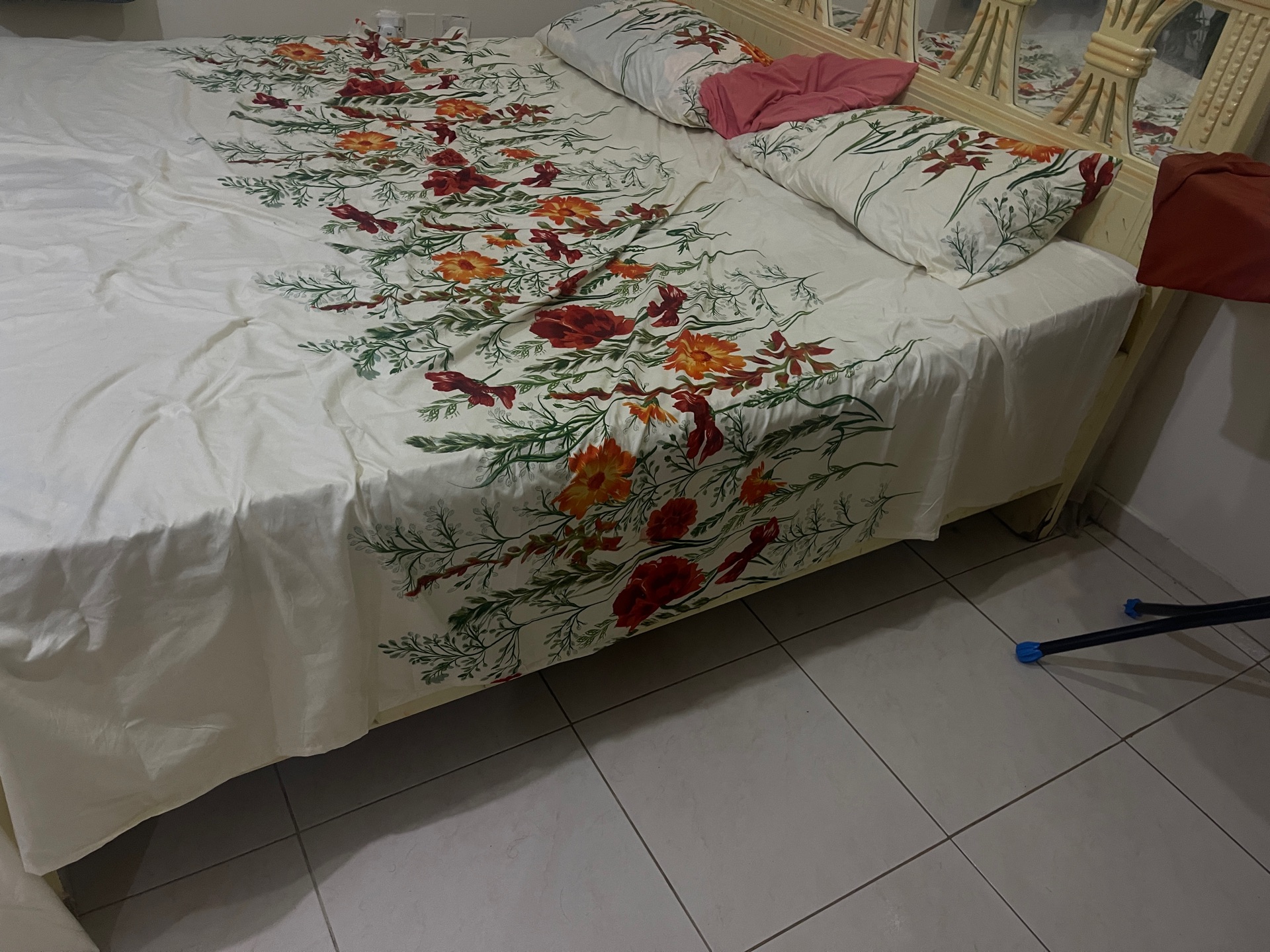Cot with mattress - Image 2