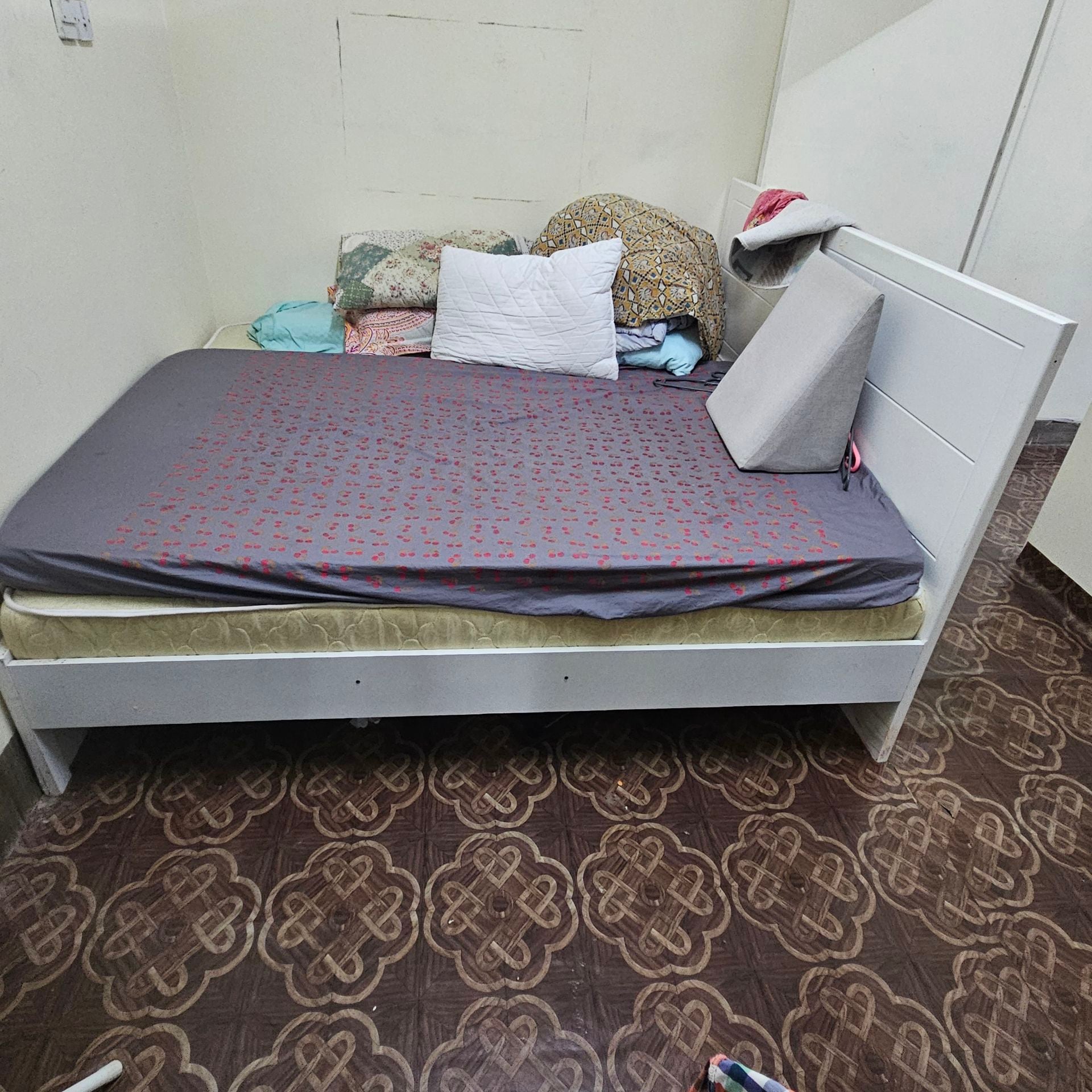 Bed and mattress  - Image 2