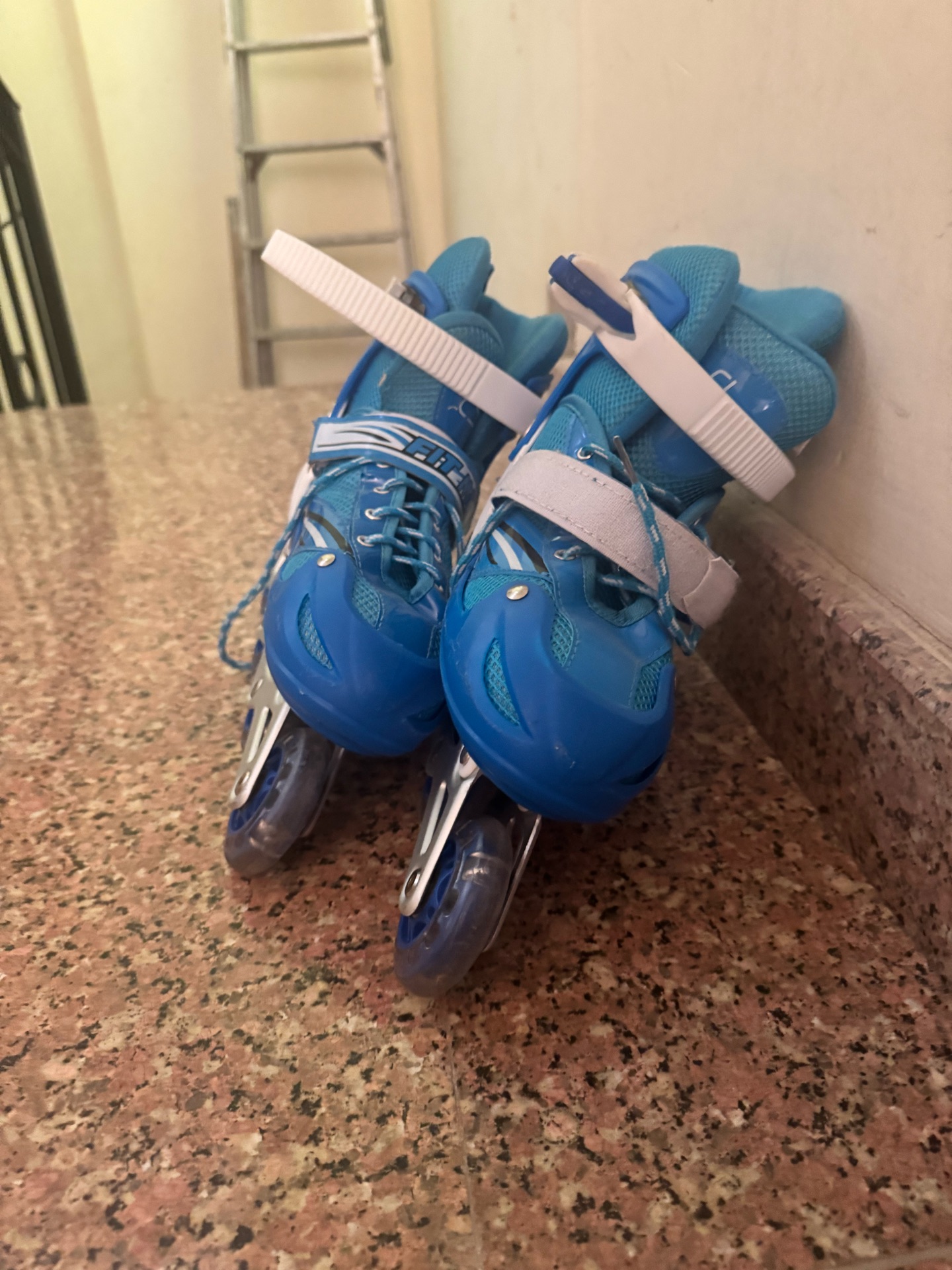 Kids roller skates  - Image 4