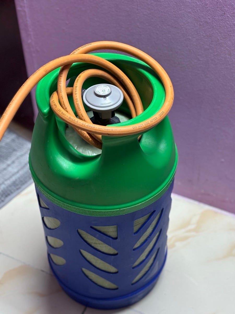 Cylinder and Stove - Image 3