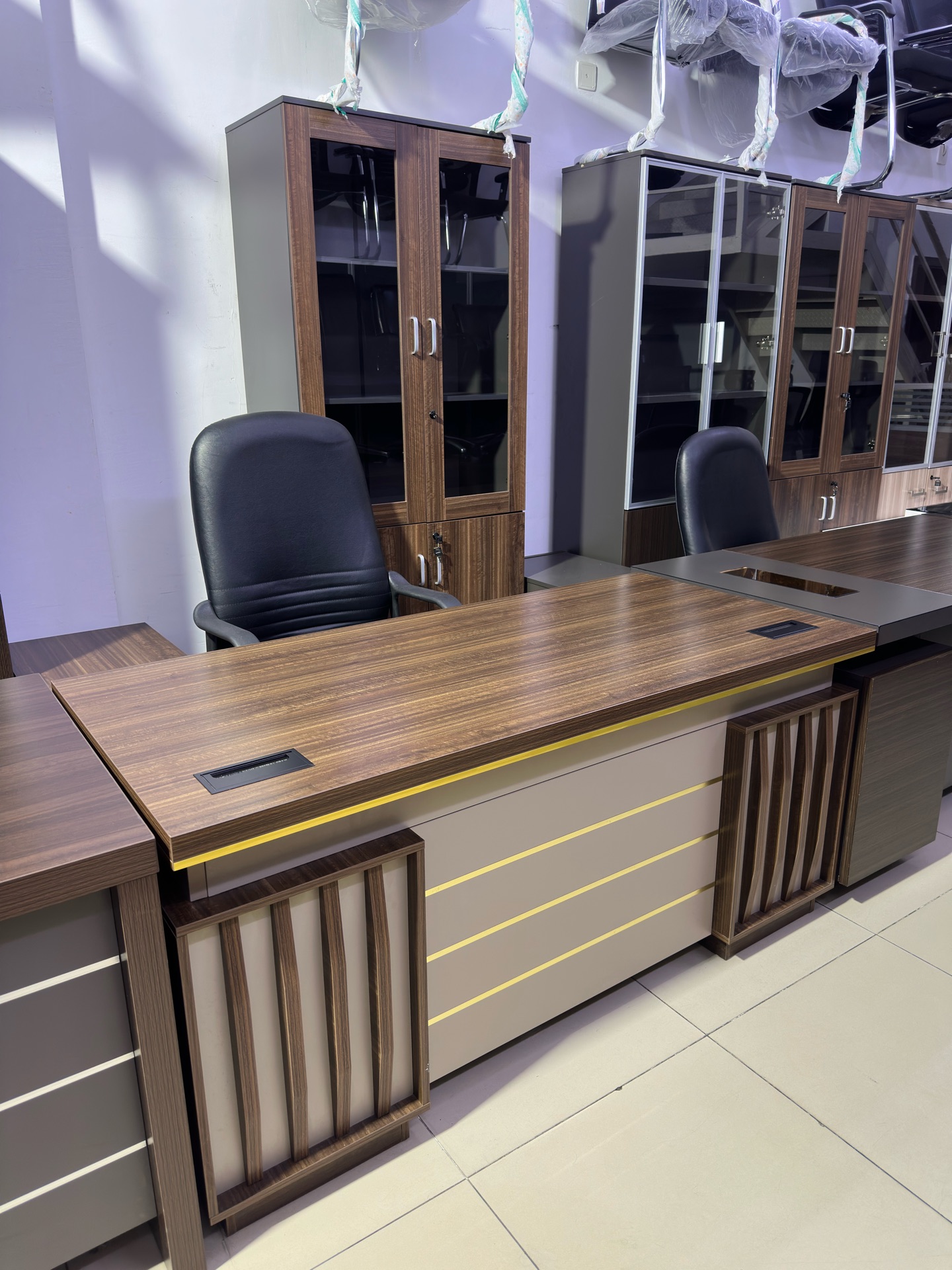 Modern Executive Desk Sale - Image 4