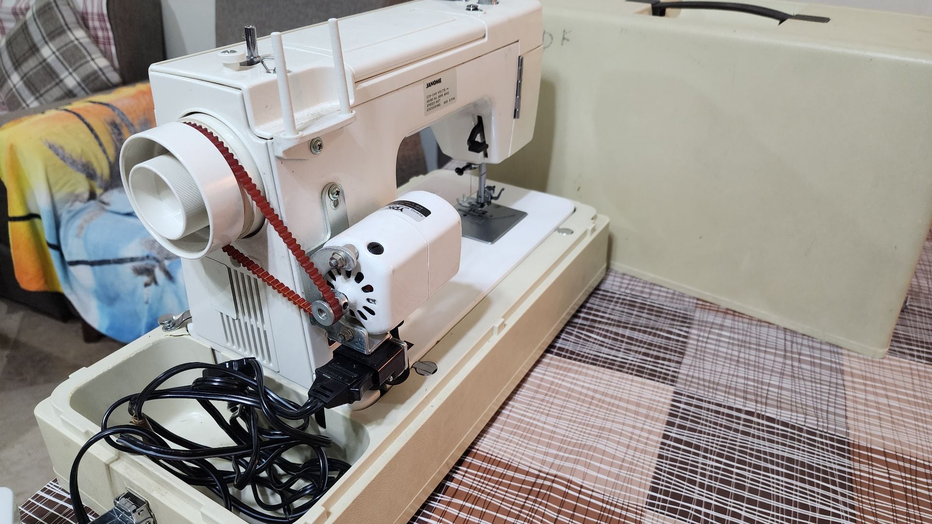 Sweing machine  - Image 3
