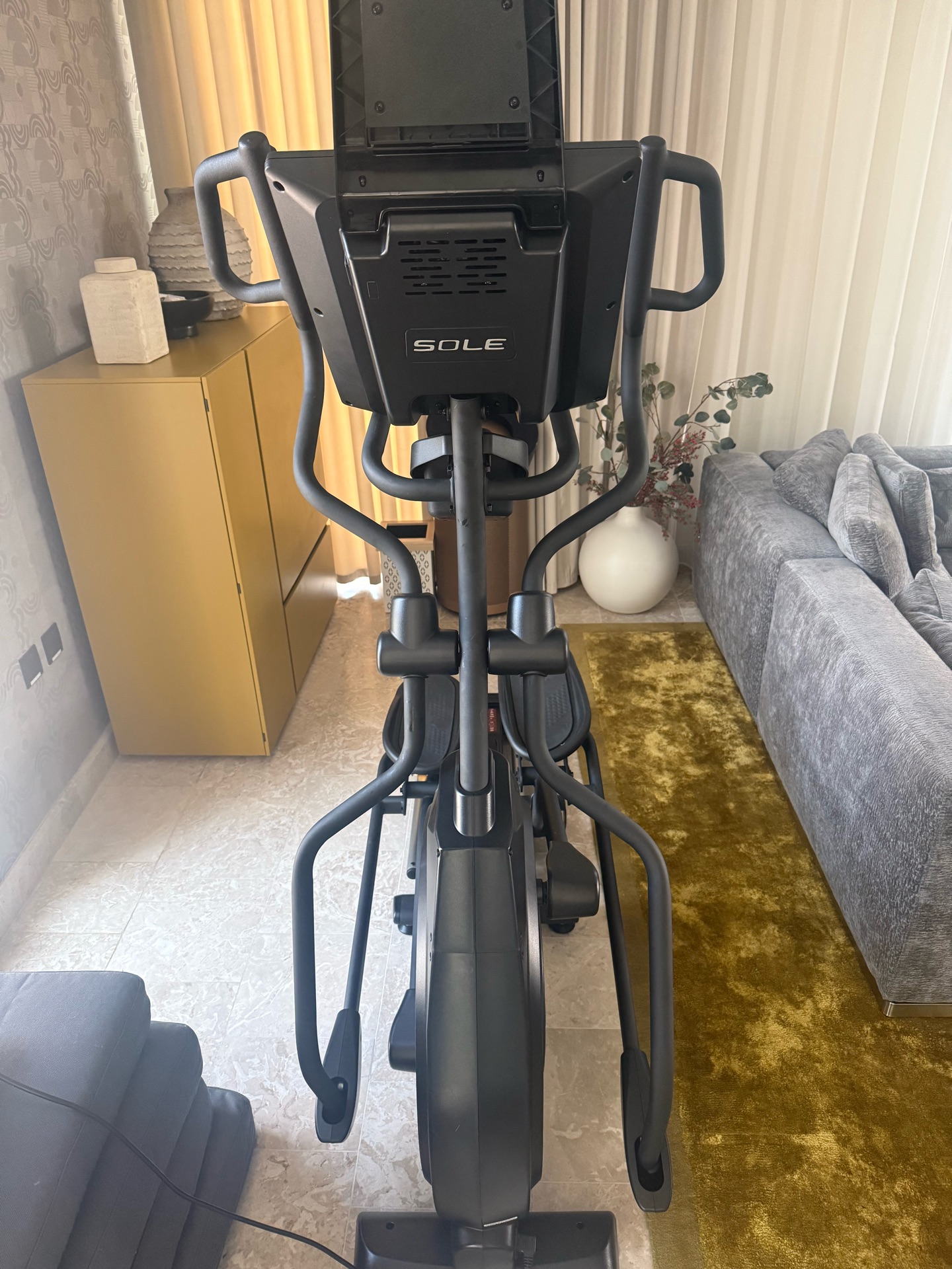 💪 Sole Fitness E35 ENT — جهاز إليبتيكال احترافي - Image 1
