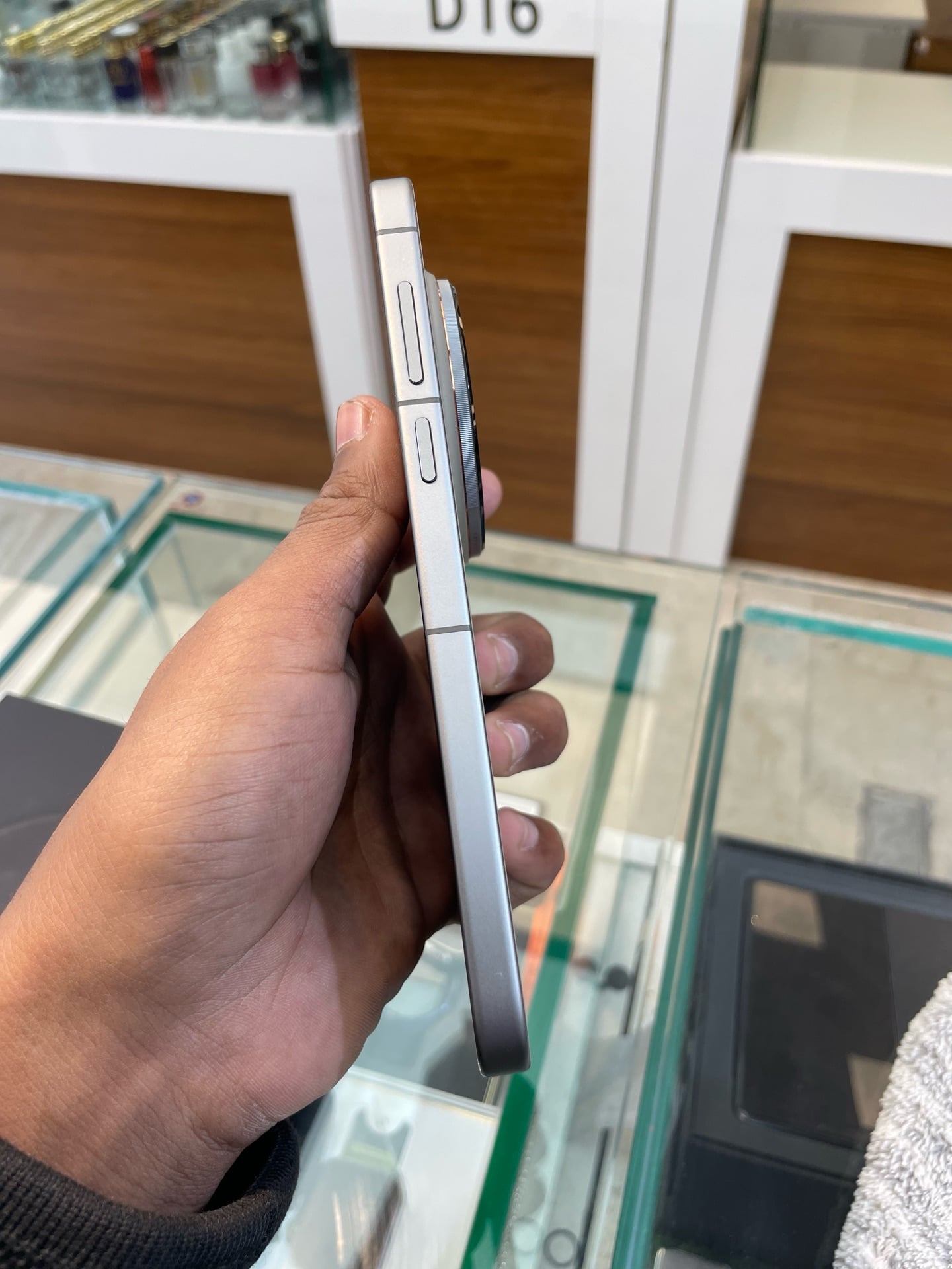 VIVO X300 Pro - Image 2