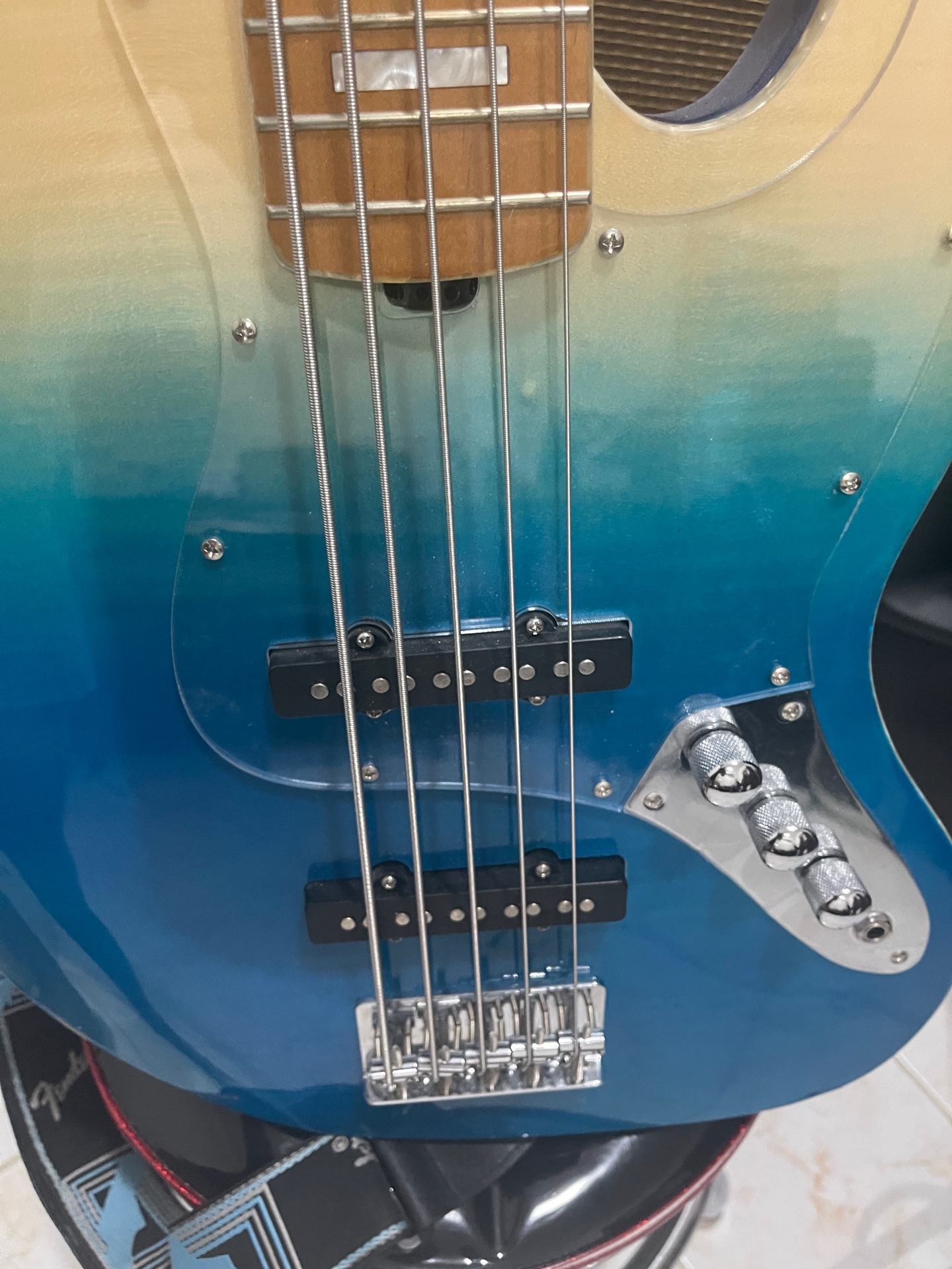 قيثارة باس جاز من نوع Fender 5 أوتار مصنوعة في الولايات المتحدة - Image 6