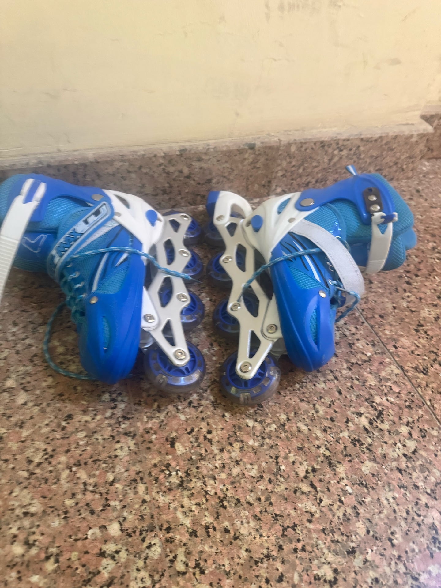 Kids roller skates - Image 1