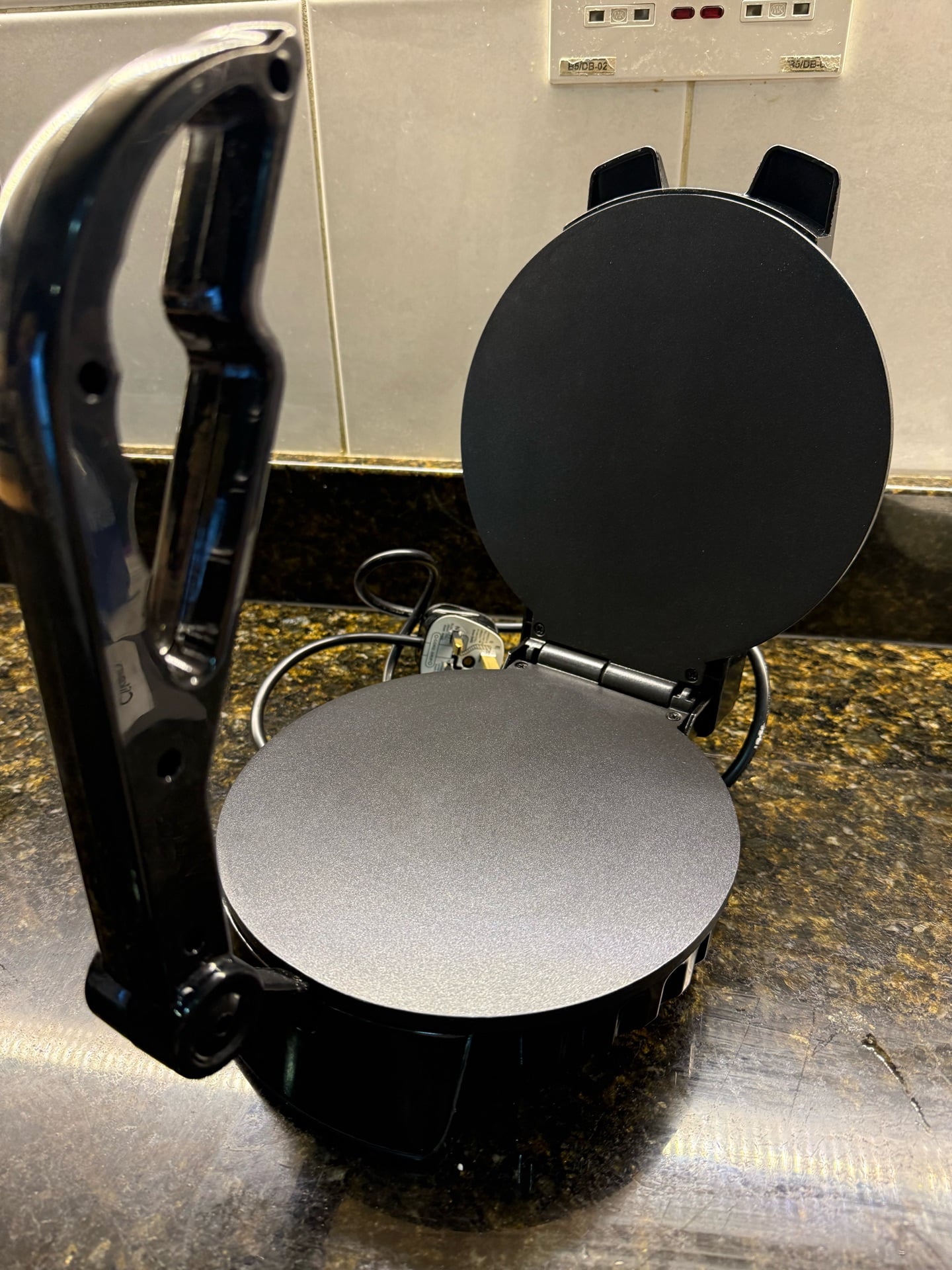 Chapati/ Roti Maker ( + 1 free item )  - Image 7