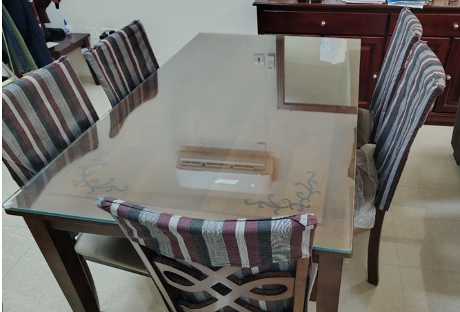 Dining table and five chairs - Image 3
