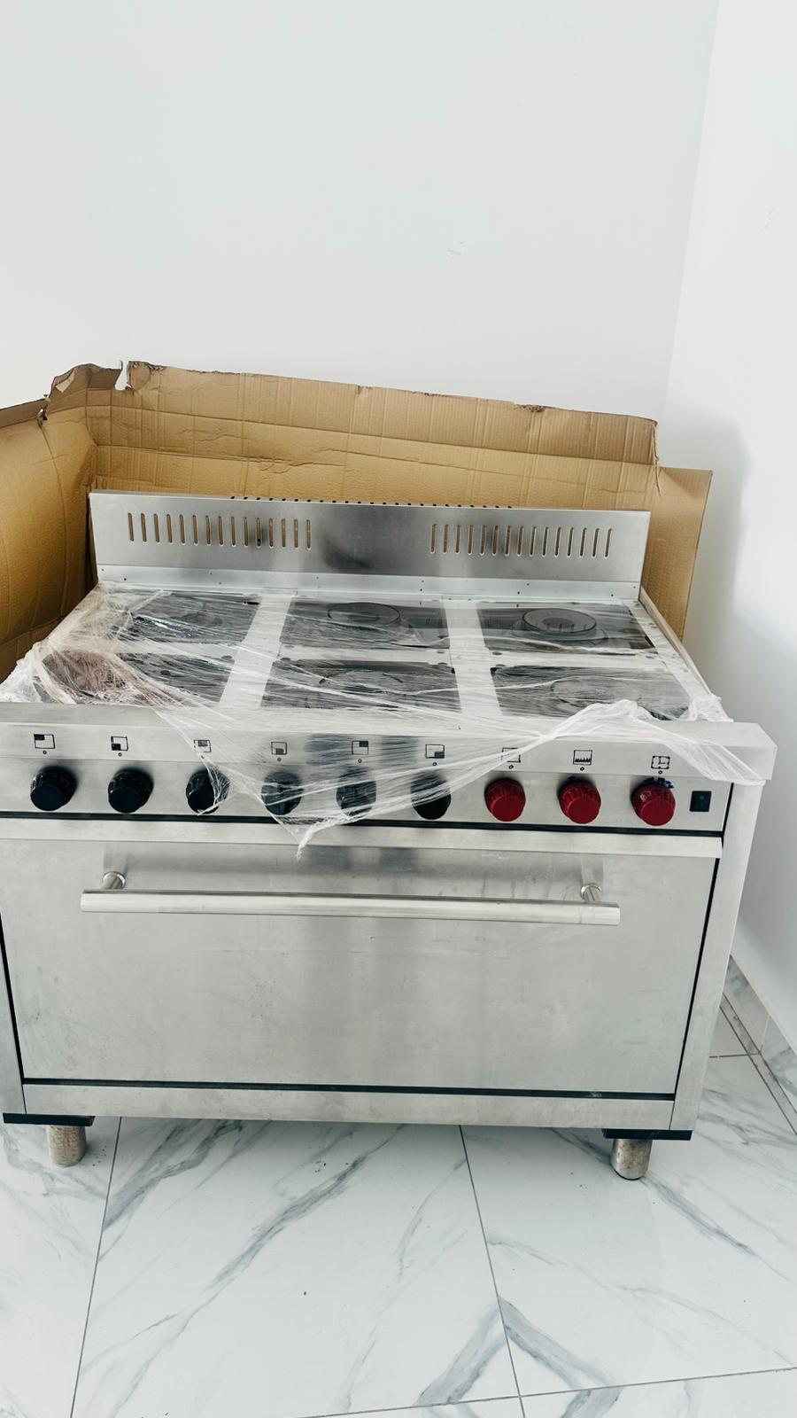 Professional 6-Burner Commercial Gas Range with Large Oven - Image 1