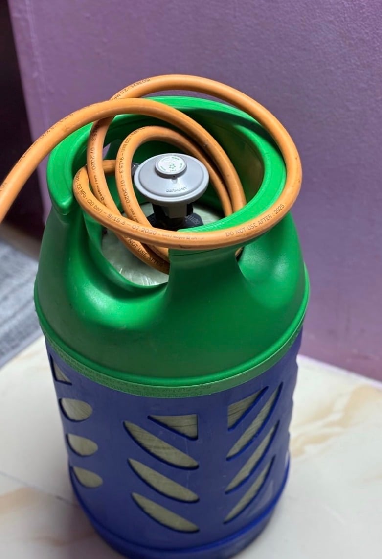 Cylinder with Regulator and Hose - Image 3