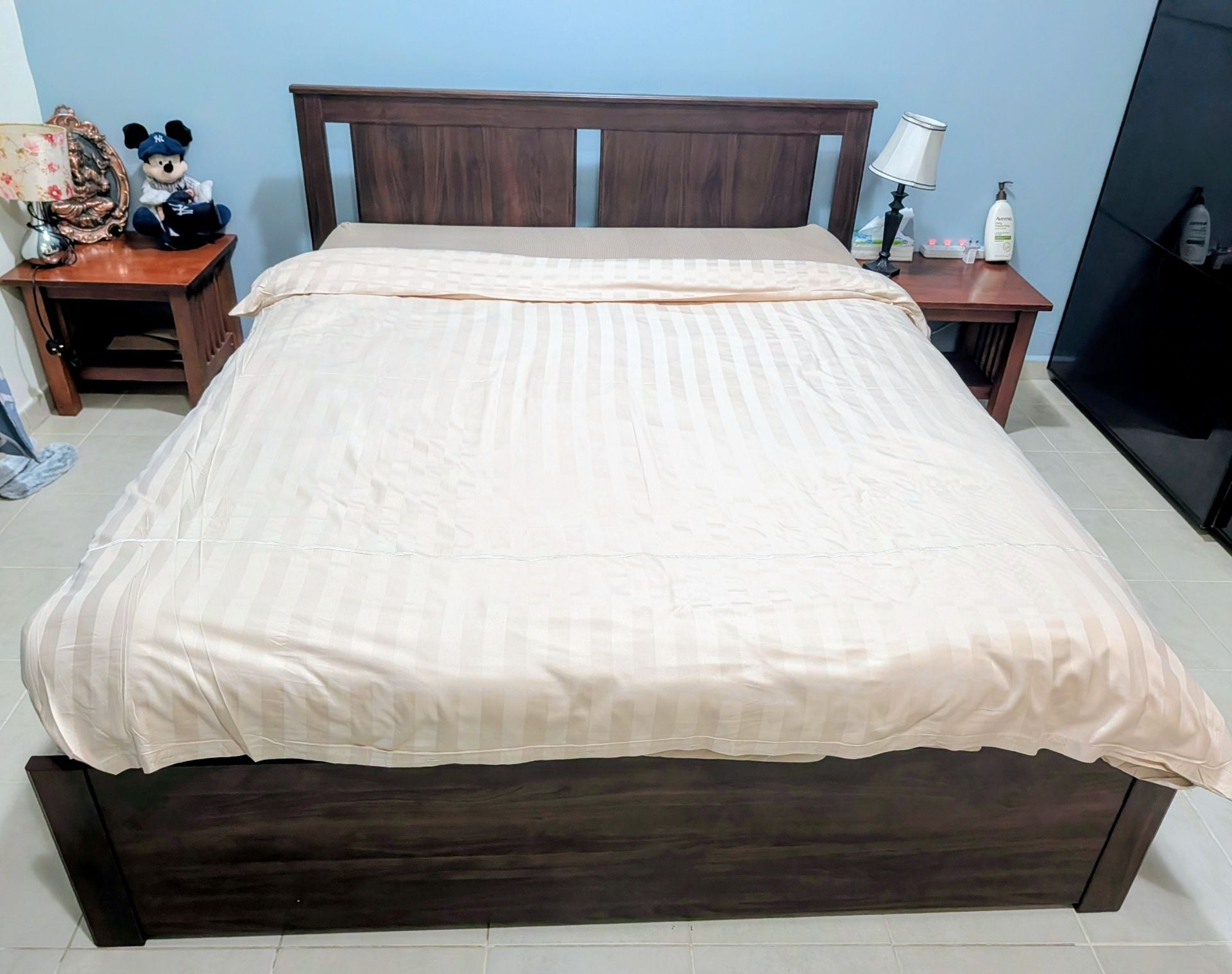 Home Center Queen Size Bed with Storage Drawers in Excellent Condition for Sale - Image 1