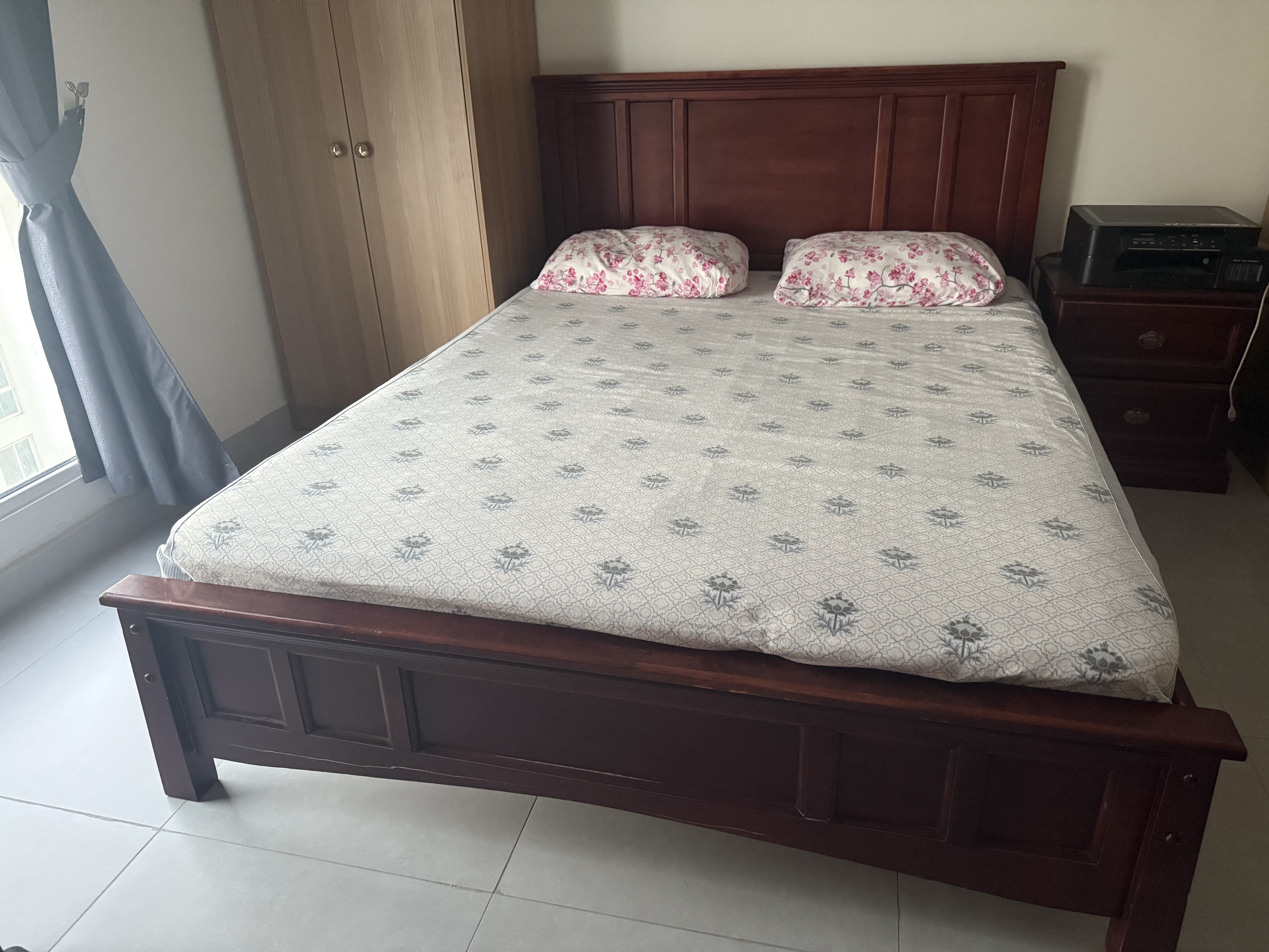 Brown wooden Queen size Bed width 62 inch, length 82 inch - Image 1