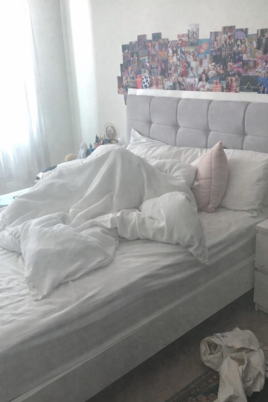 Gently used luxurious Queen size bed for sale with Mattress - Image 2