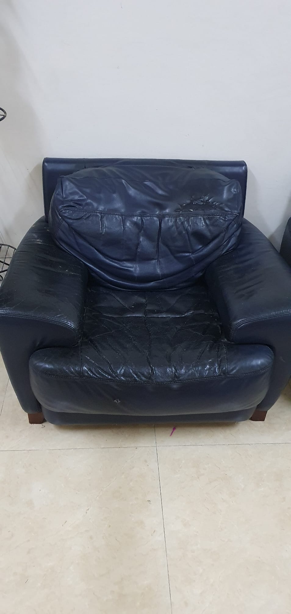 Leather used sofa for free (1+1) - Image 4