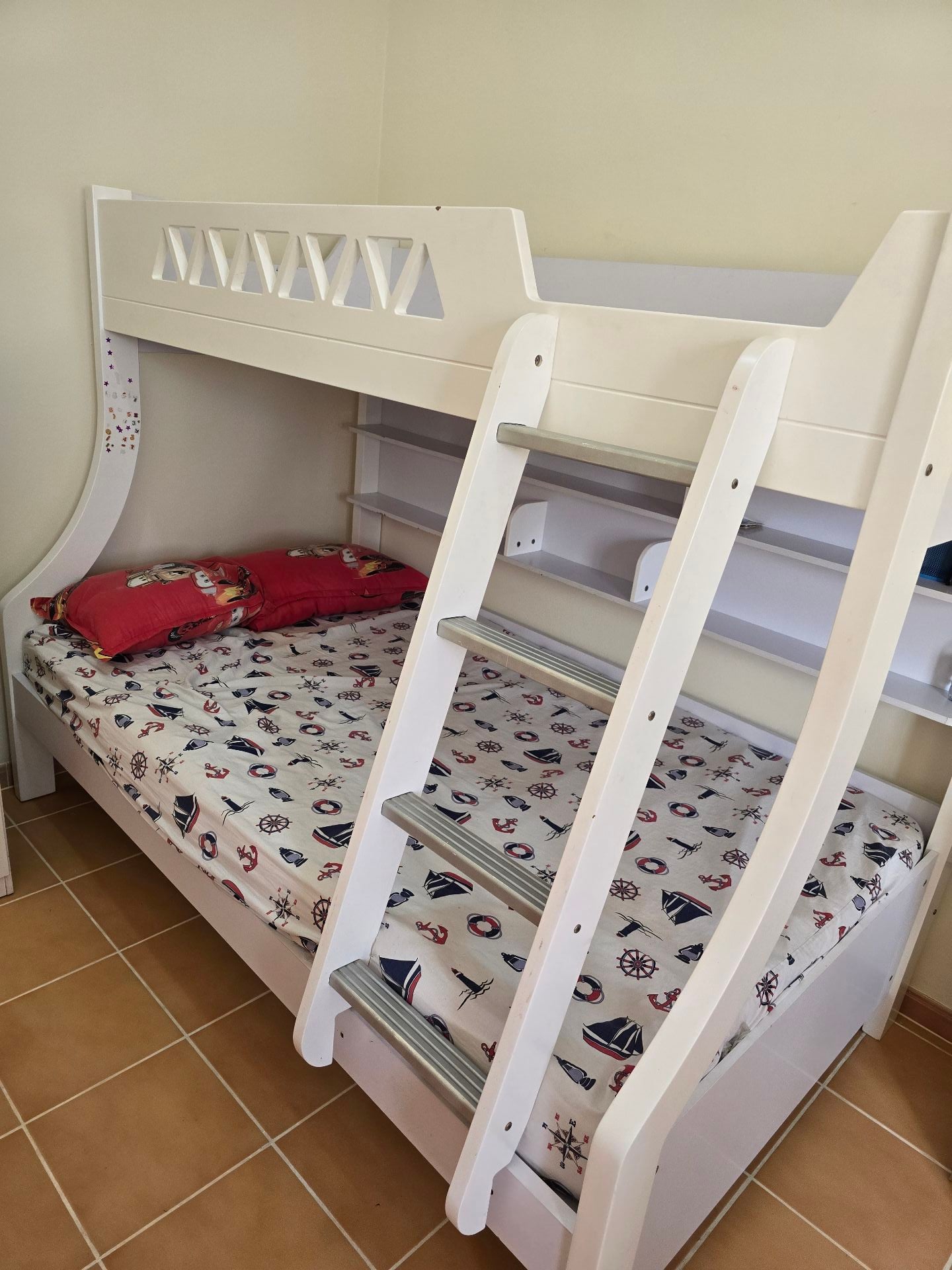 Bunk bed with one mattress  - Image 2