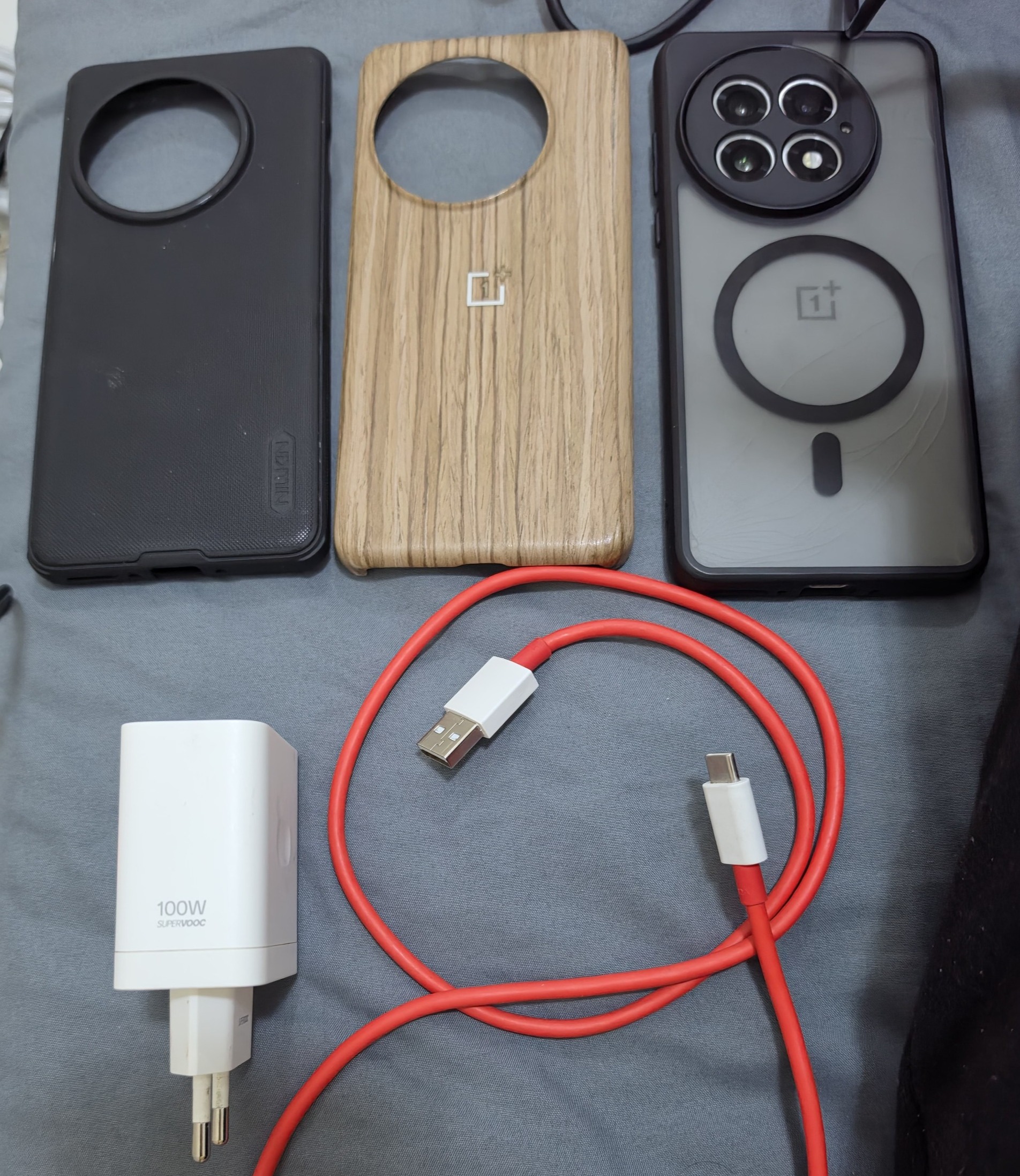 Oneplus 13 white - 265gb/12gb ram CRACKED BACK + All accessories - Image 1