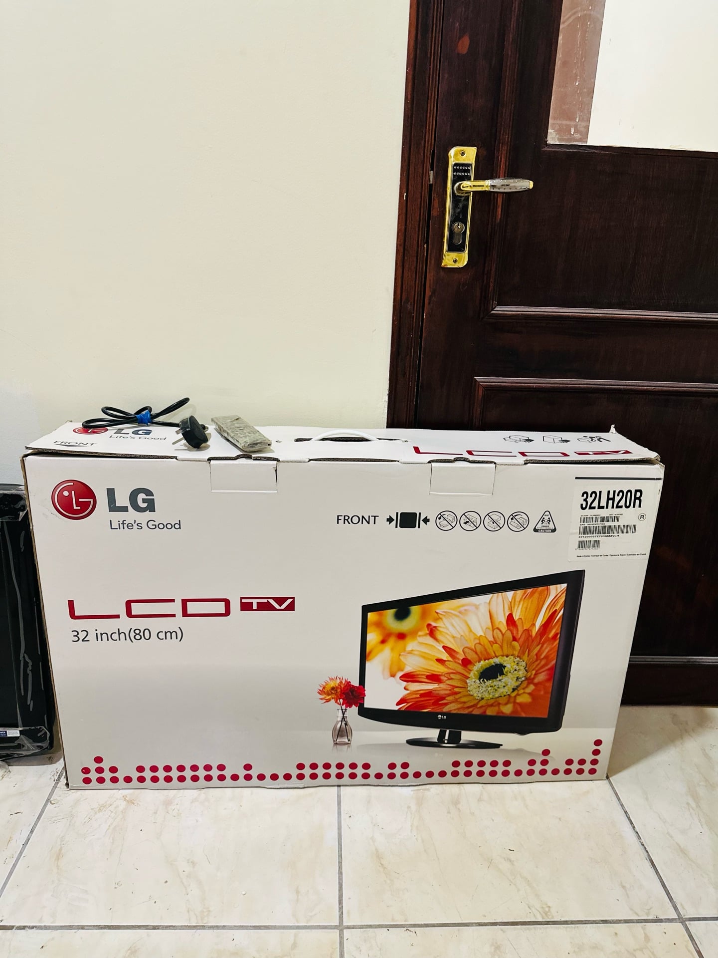 LG 32 LCD TV for Sale - Image 2