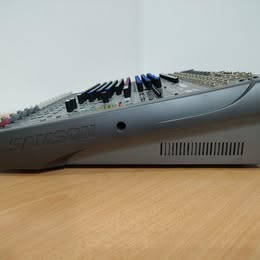 SAMSON 12 channel MIXING CONSOLE with FX - Image 7