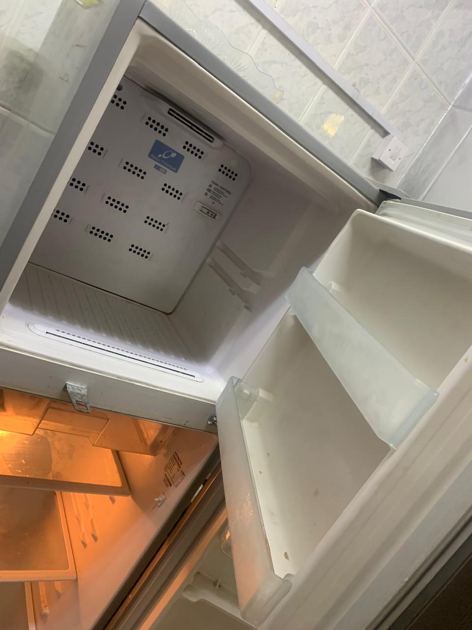 Hitachi R-T320EUK1K Refrigerator - Image 6