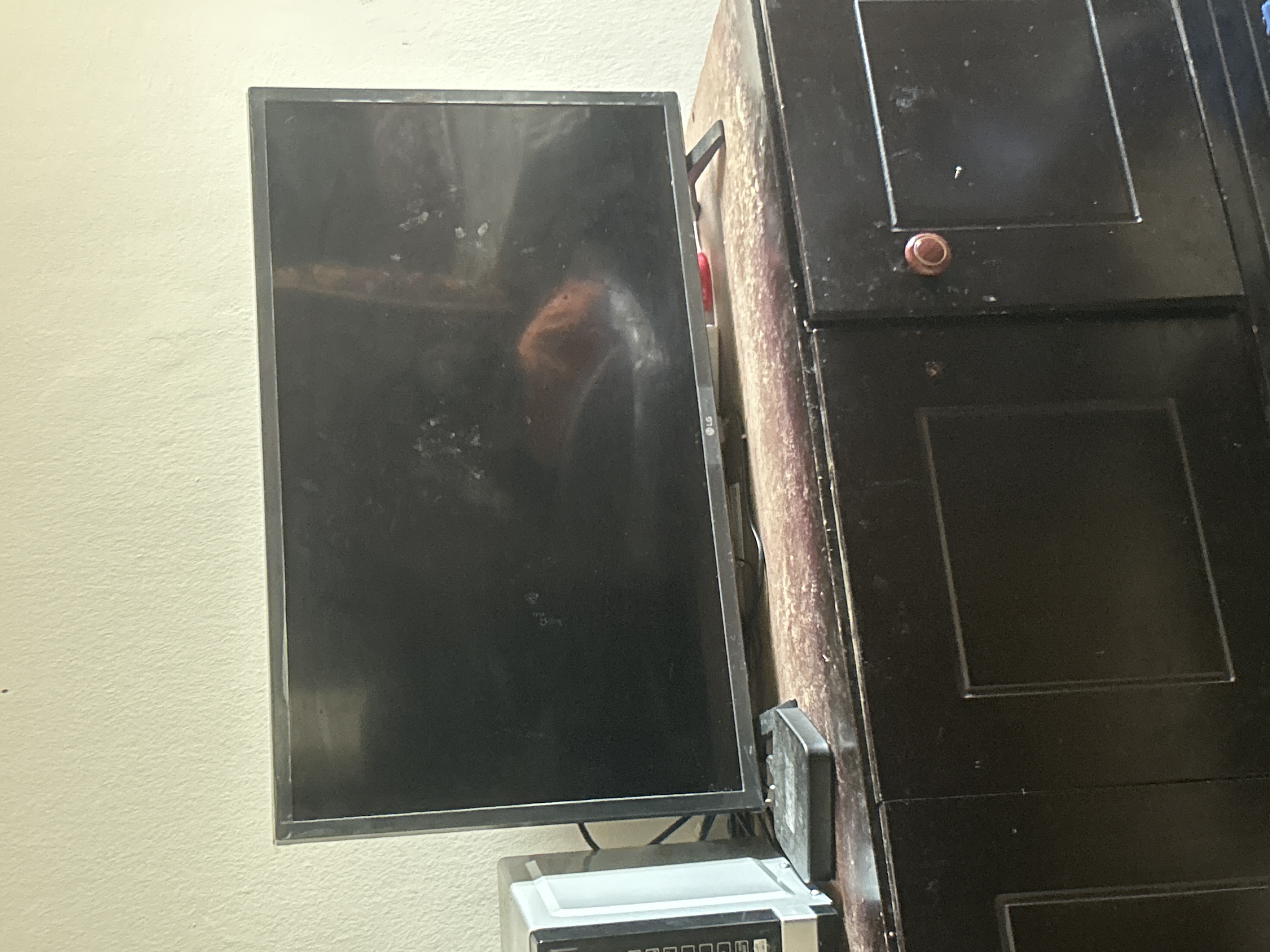 LG smart tv for sale used for 3 months new - Image 1