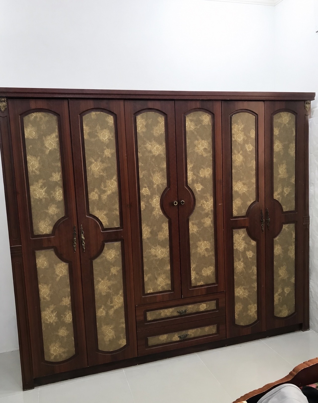 6 door wardrobe, Bed & Matress , dressing table , bedroom set - Image 3