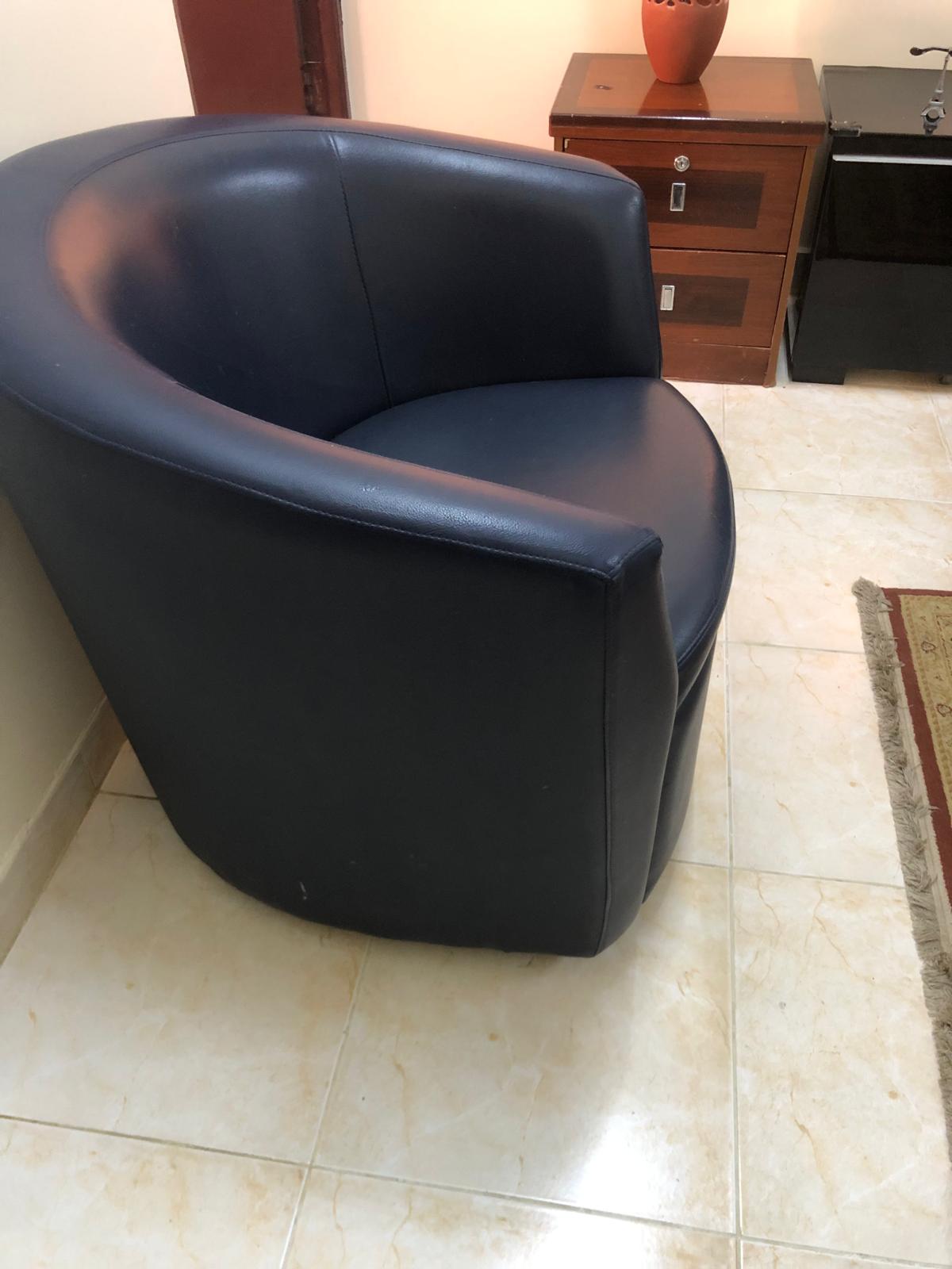 Used sofa set with good condition. 3 pieces sofa set   - Image 3