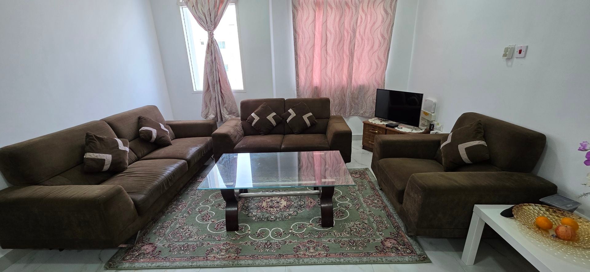 Aesthetic sofa set with a centre table - Image 1