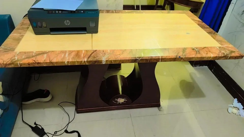 Elegant Marble Table - Excellent Condition - Image 3