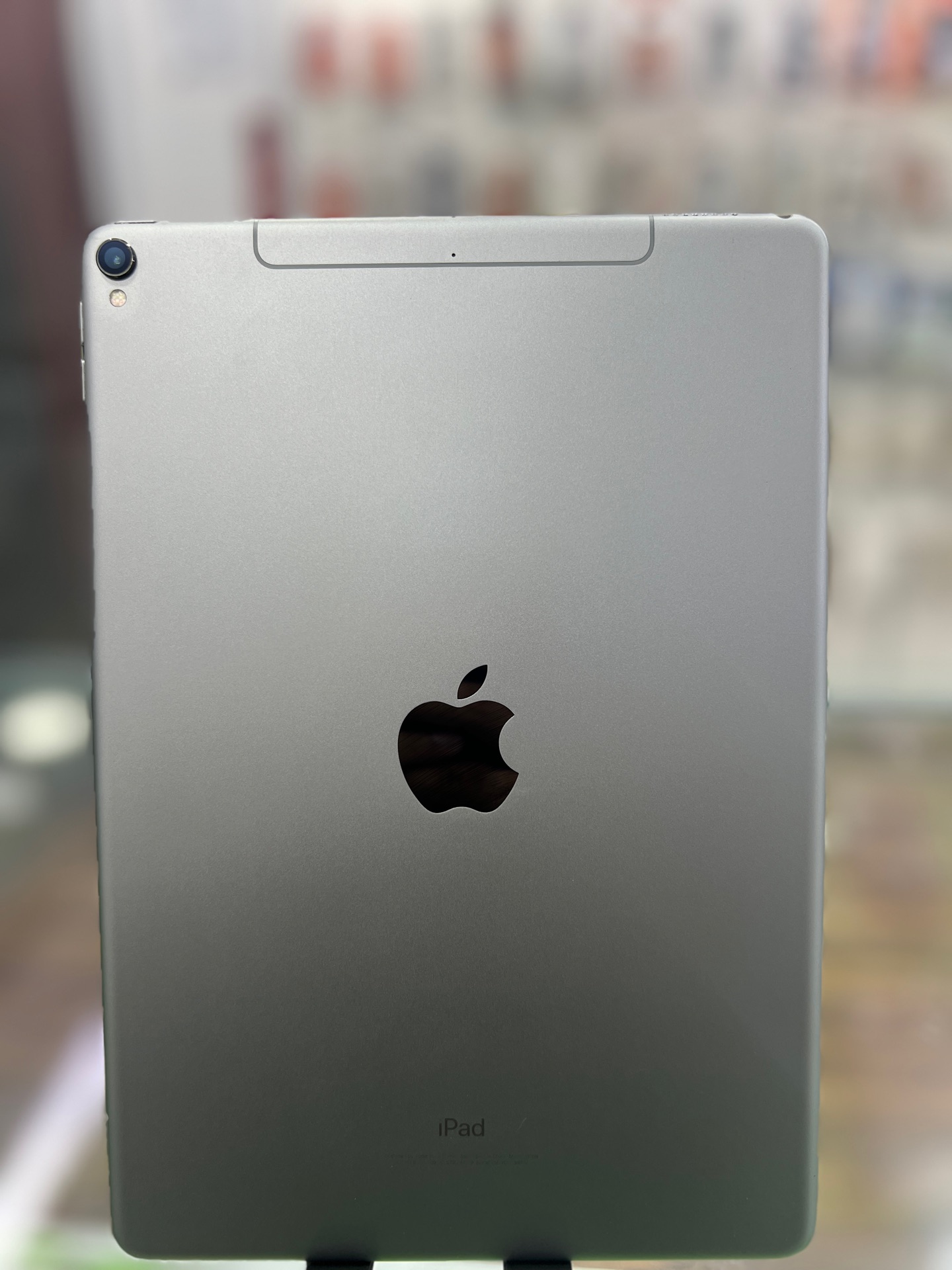 iPad Pro 10.5-inch (256GB) WiFi + SIM - Image 1