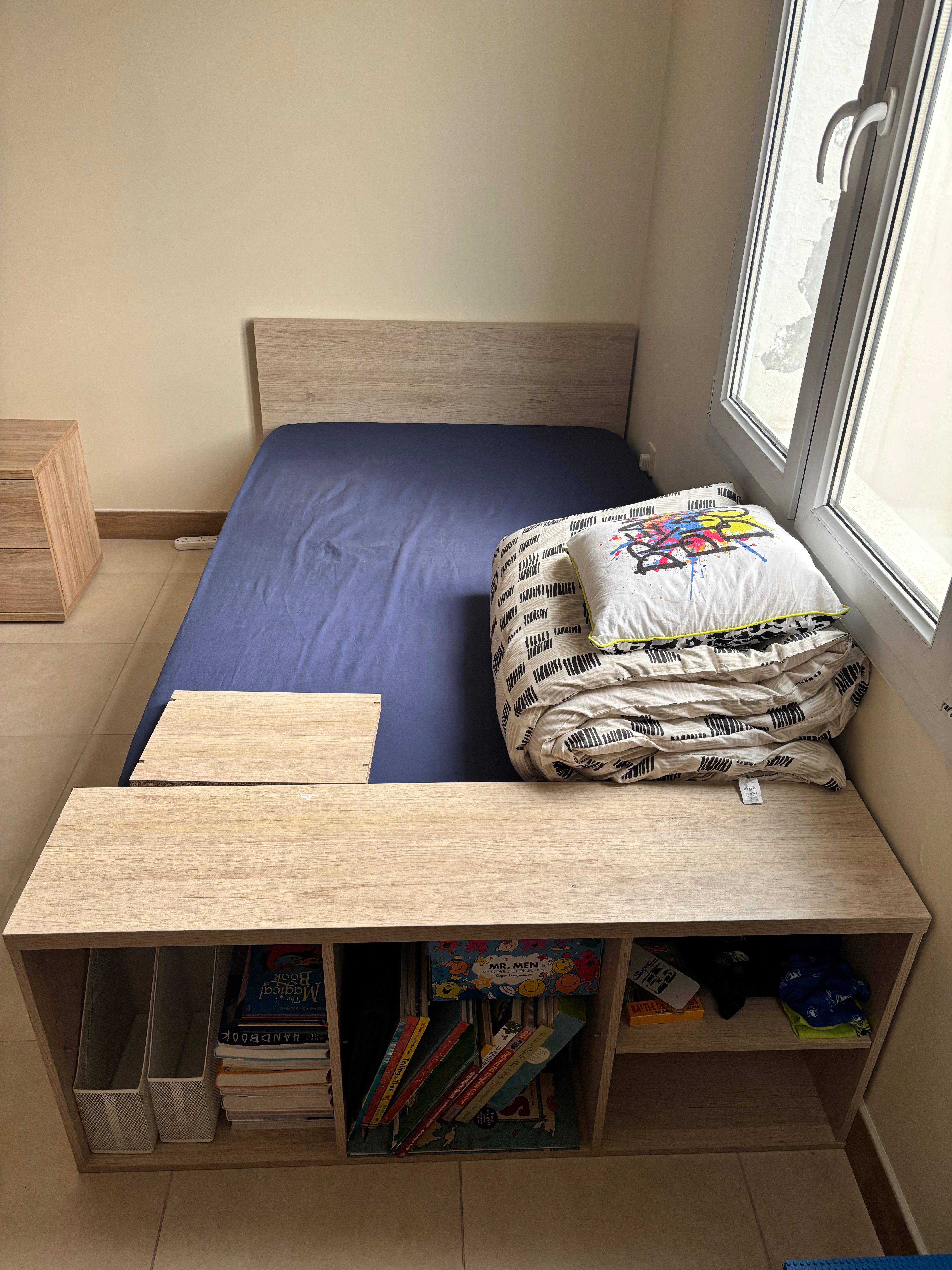 Bed with mattress  - Image 3