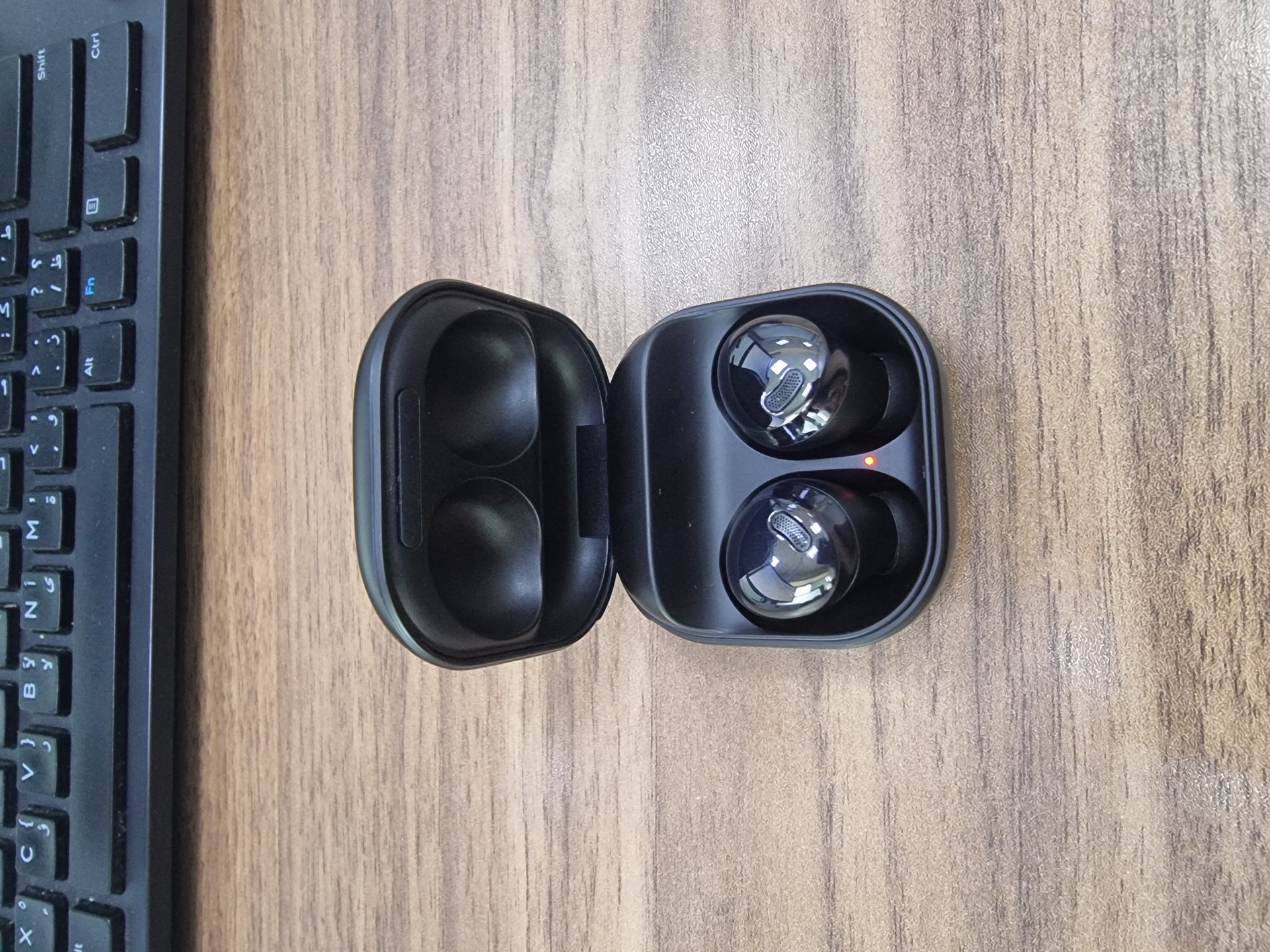 Samsung Galaxy Buds pro.
 - Image 4