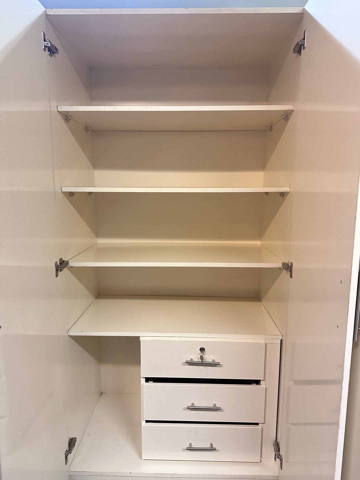 4 doors wardrobe  - Image 2