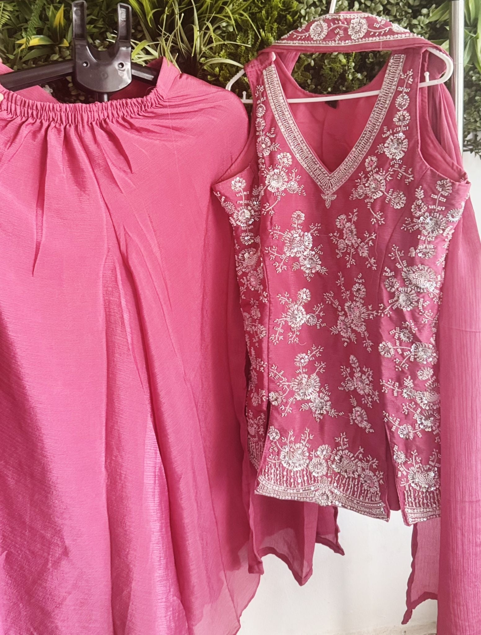 Beautiful Indian semi partywear - Image 1